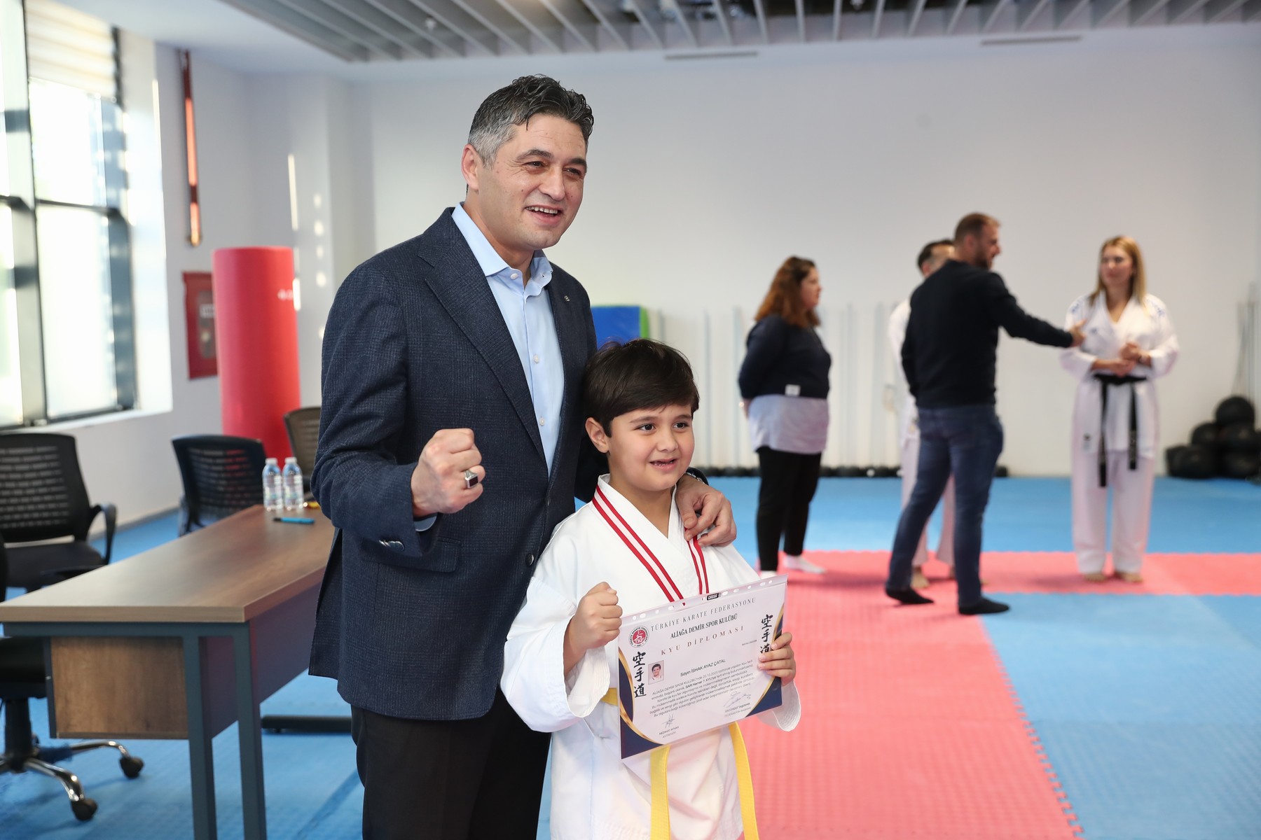 Aliağa Belediyesi Karate Kursunda 75 Sporcu Yeni Kuşağına Kavuştu (16)