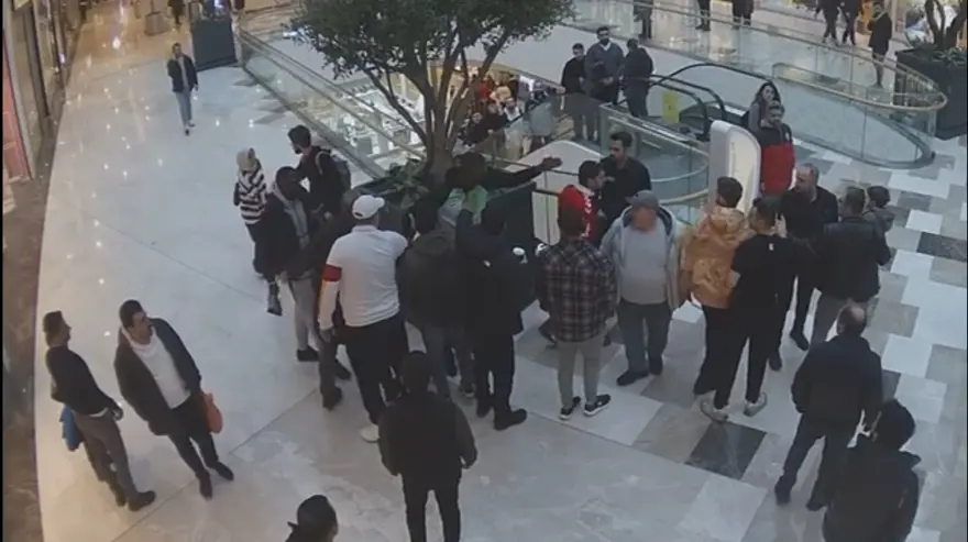 Avmde Buyuk Panik Yildiz Futbolcuya Silah Cekti