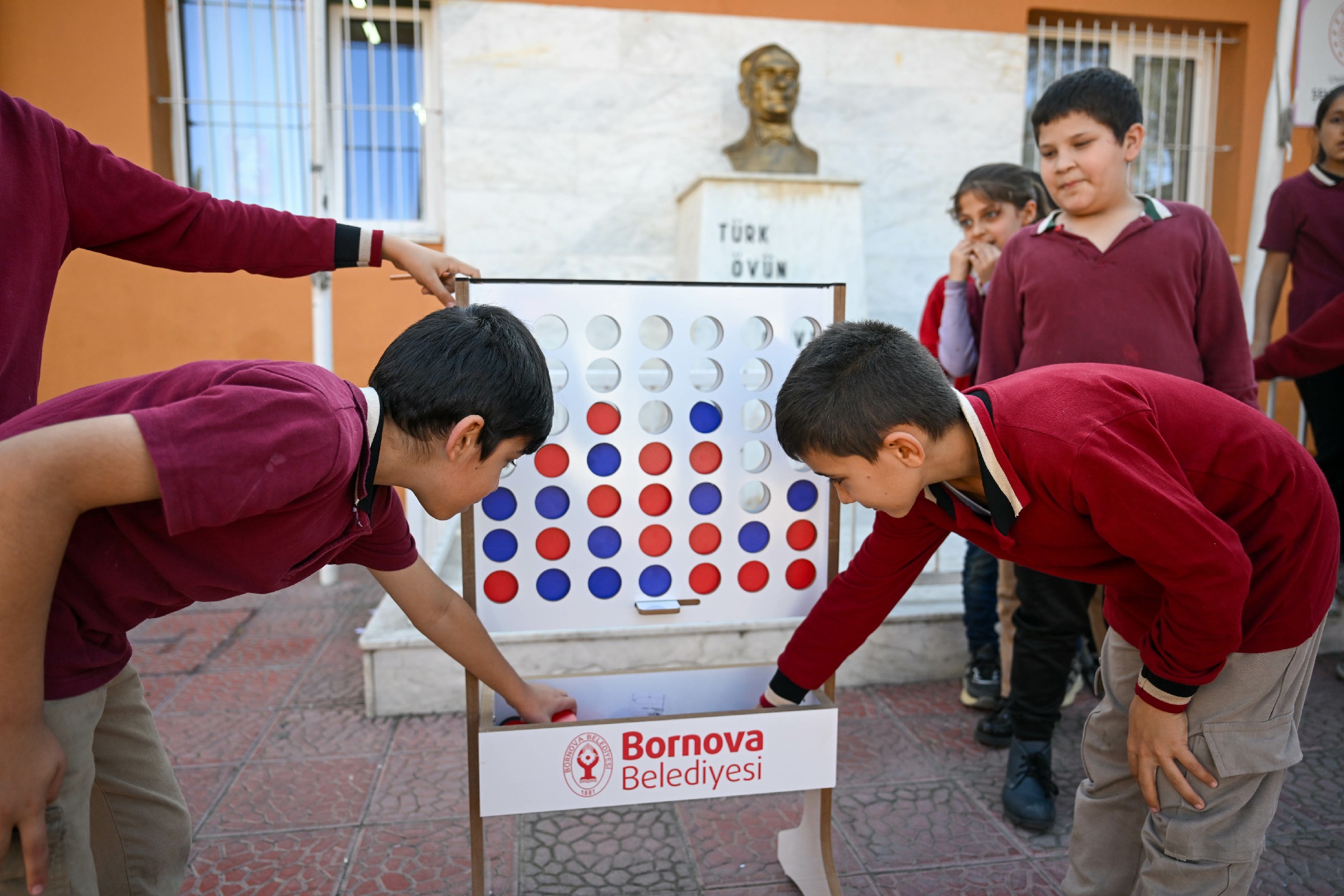 Bornovada Egitime Destek Tam Gaz Suruyor 3