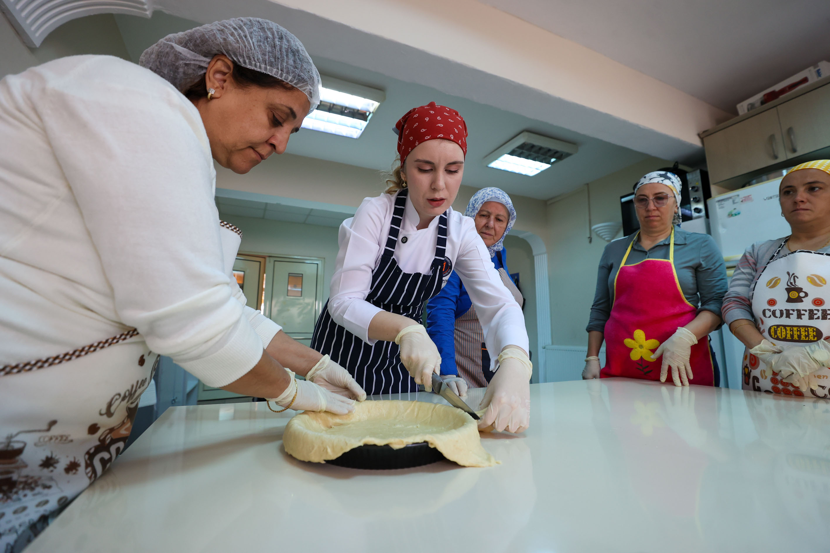 Bucali Kadinlar Evka 1 Semt Evinde Dunya Mutfagiyla Bulusuyor 3