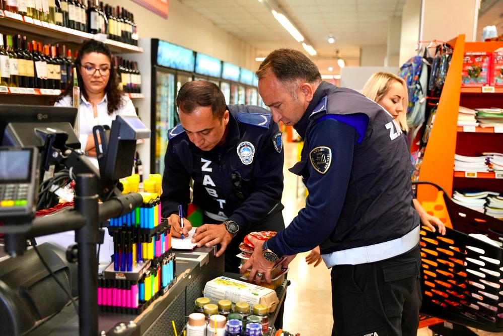 Çeşme Belediyesi Zabıta Ekiplerinden Market Ve Okul Kantinlerine Sıkı Denetimphoto 2025 10 23 16 00 31
