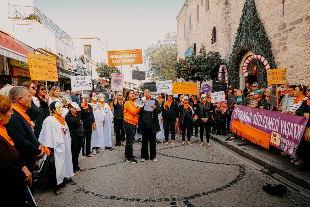 Çeşme’de 411 Fidan, Binlerce Adım, Tek Bir Söz “İstanbul Sözleşmesi Yaşatır”E90C783B Ded0 4Ff7 984A 27F9B3943518