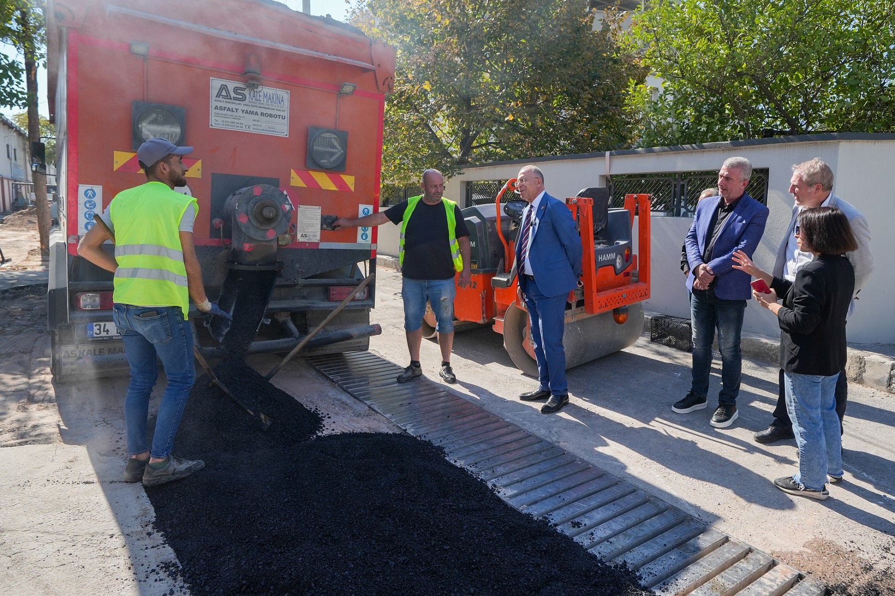 Gaziemir’de Asfalt Seferberliği İki Ayda 4 Bin 472 Metrekare Alan Asfaltlandı (1)