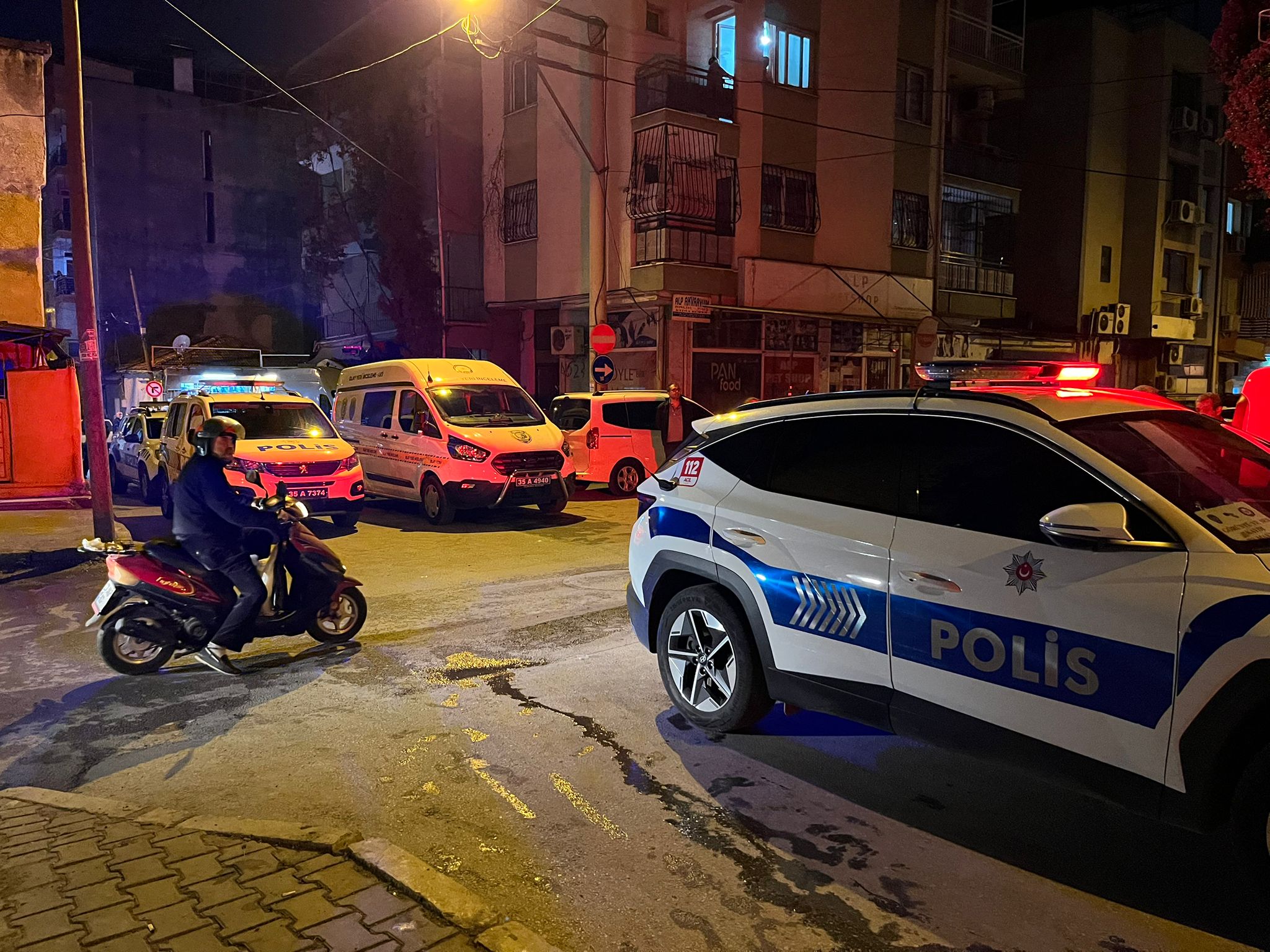 I Z M I R’ D E S O K A K O R T A S I N D A S I L A H L I S A L D I R 1011359 300021