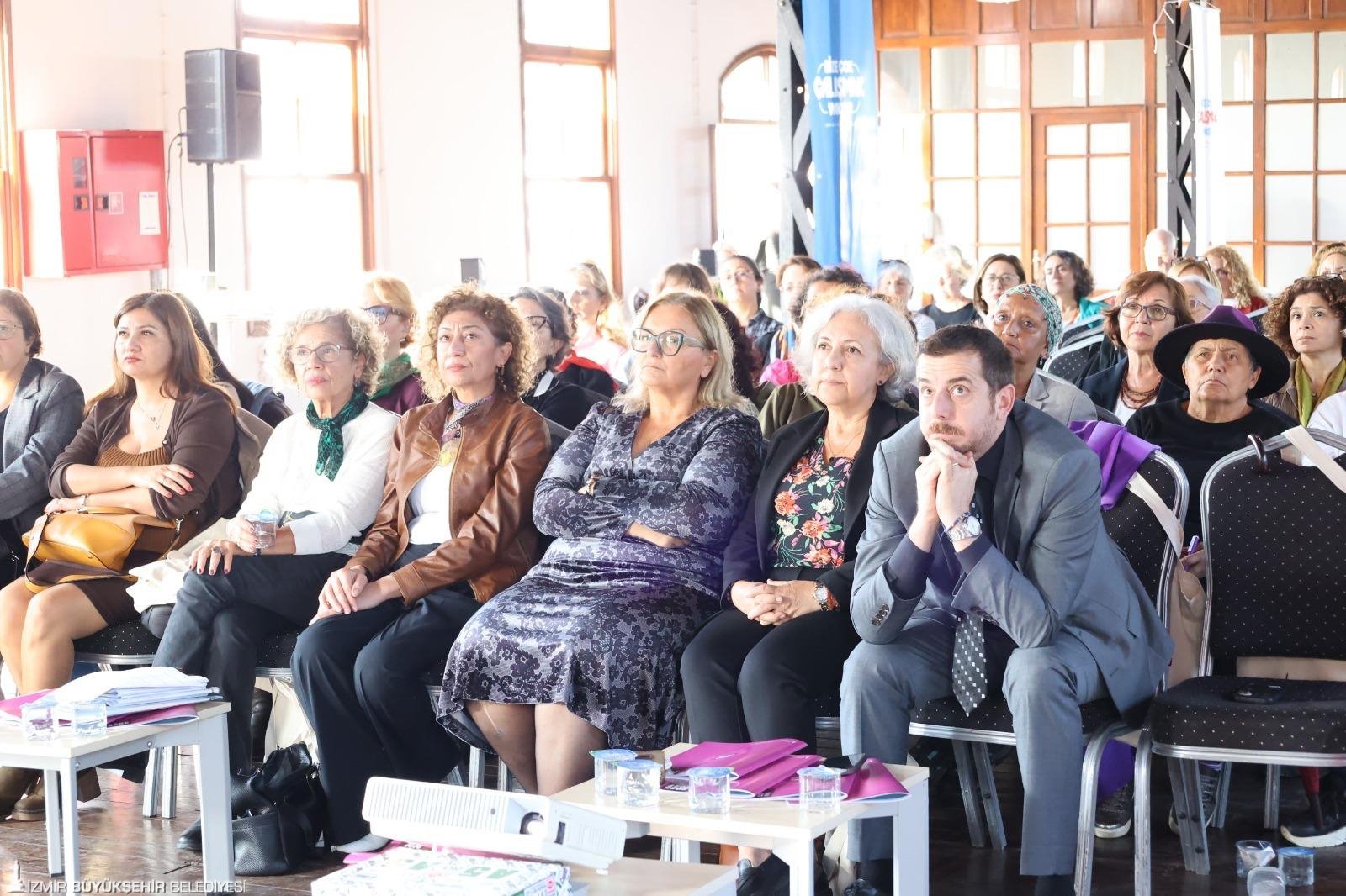 Izmir Kadinlarin Katilimiyla Gucleniyor 1