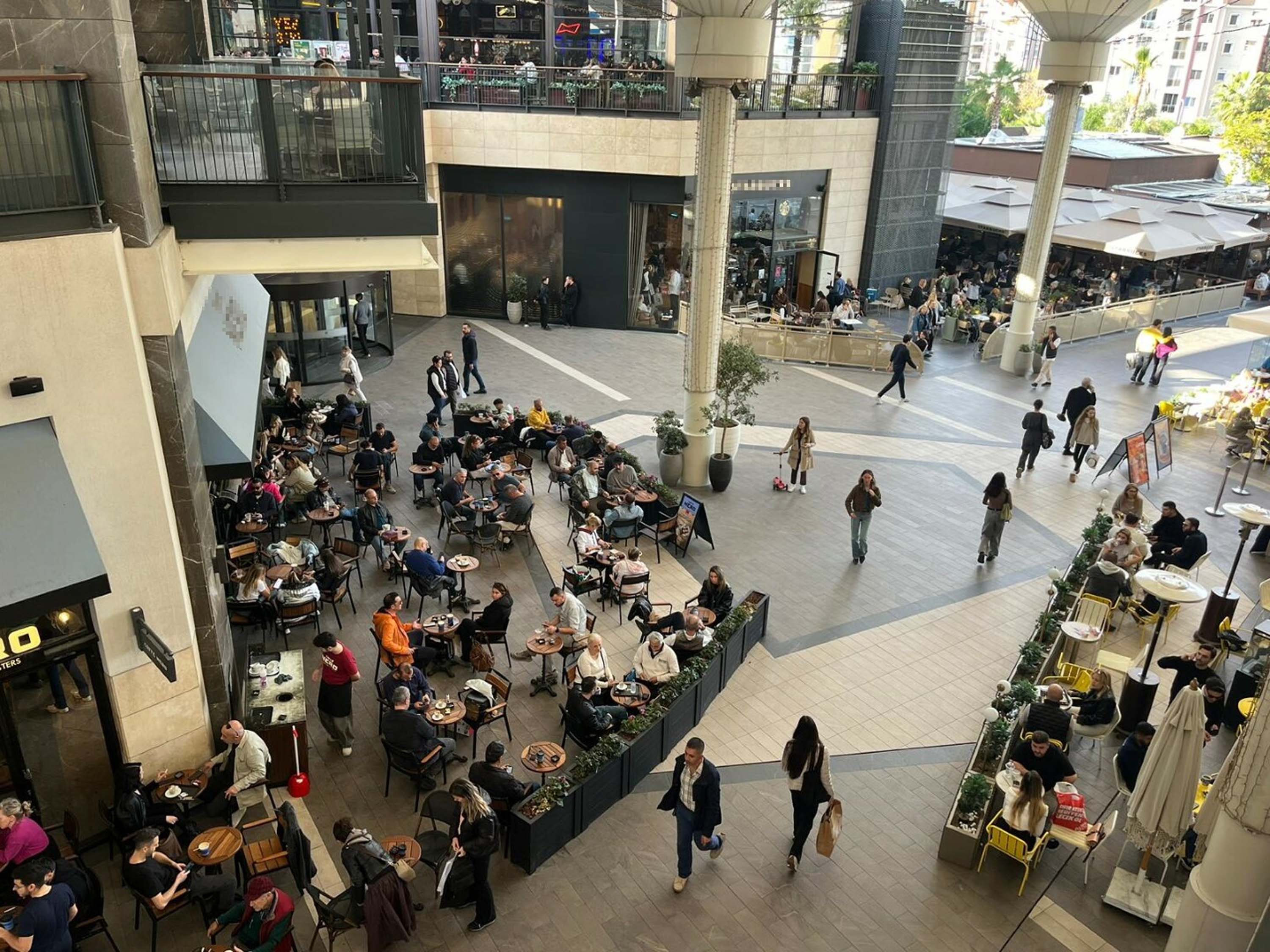 Izmirde Efsane Cuma Cilginligi Magazalar Doldu Tasti 3