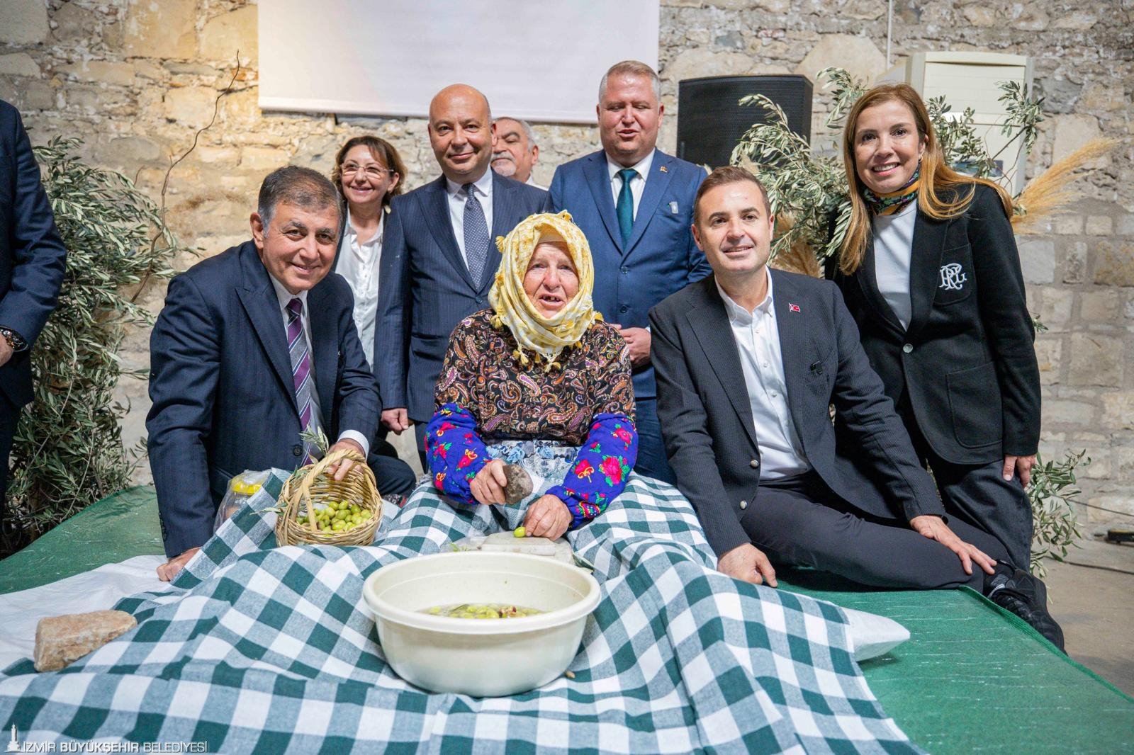 Izmirde Zeytin Kokulu Festival Basladi Sanat Ve Lezzet Bulustu 2