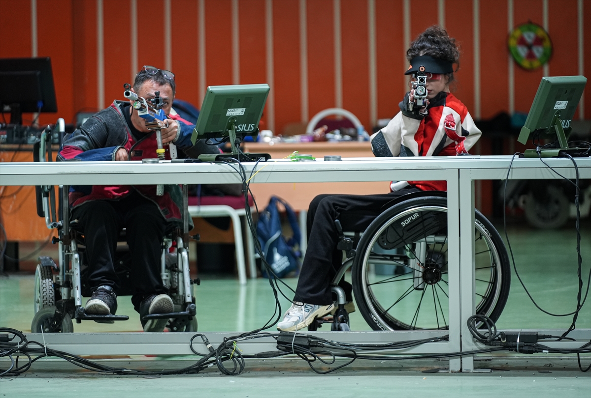 Izmirli Aysey Engelleri Aticilikla Asiyor 3