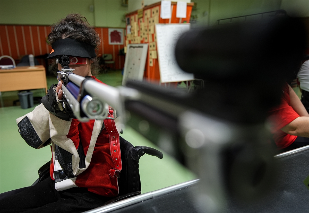 Izmirli Aysey Engelleri Aticilikla Asiyor 4