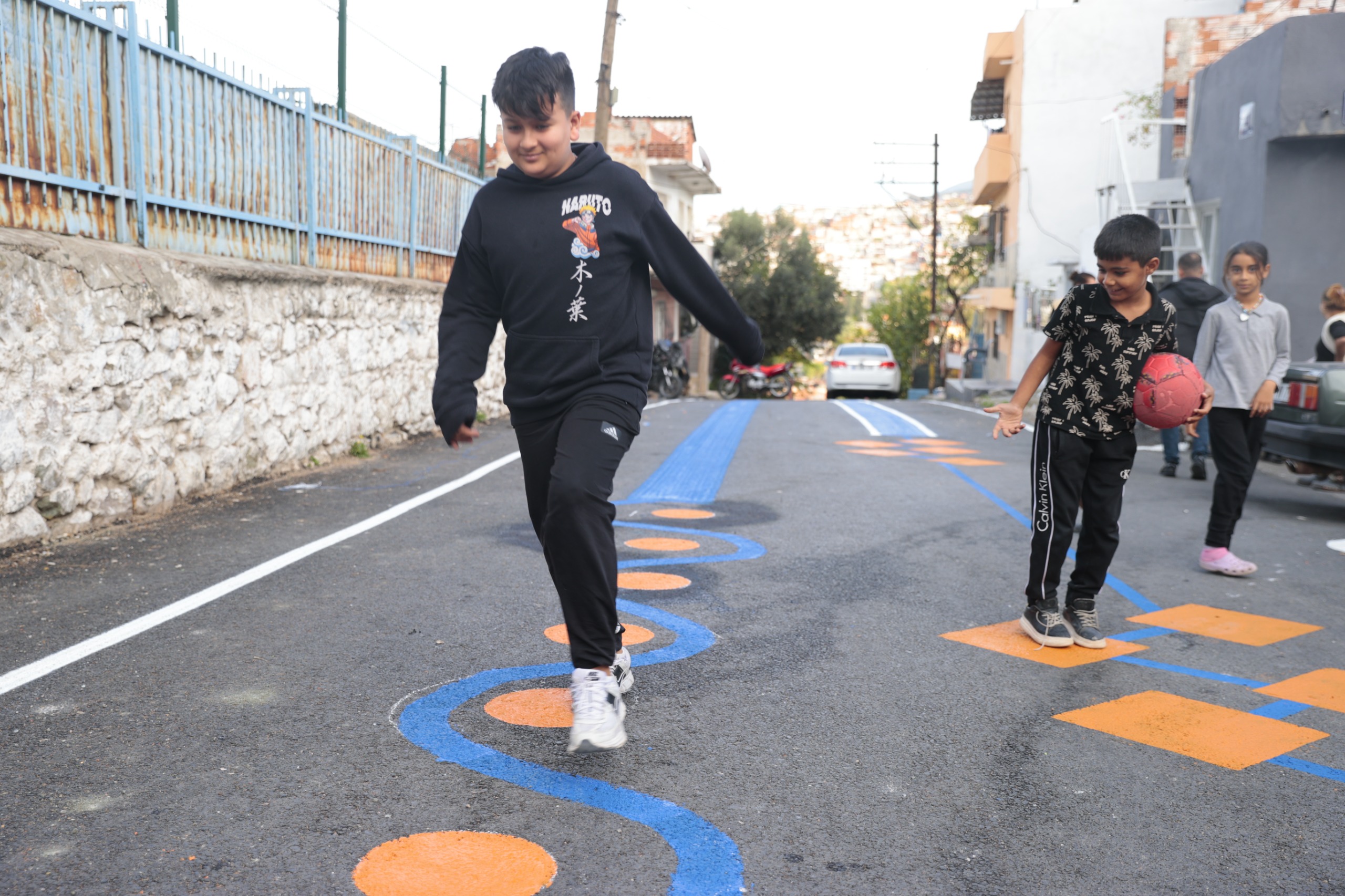 Konakta Okul Yolu Renkli Cocuklar Mutlu 2