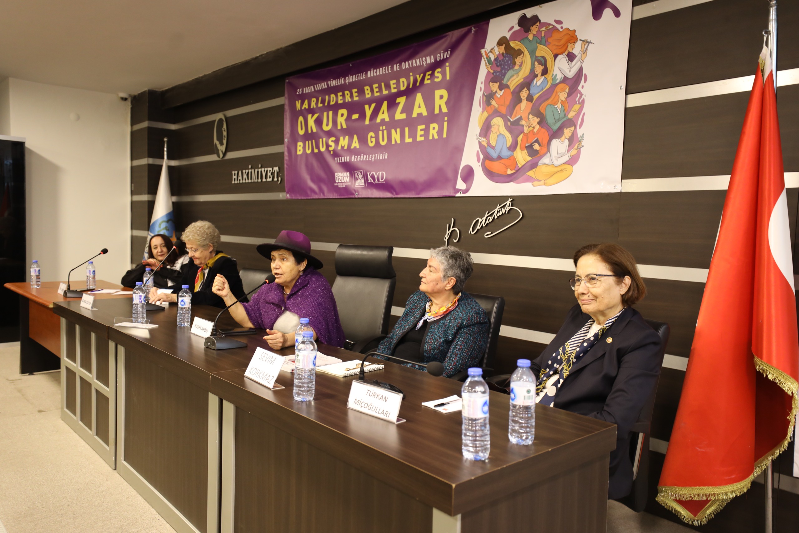 Narlidere’de Kadinlar, Şi̇ddete Karşi Sesleri̇ni̇ Edebi̇yatla Yükseltti̇