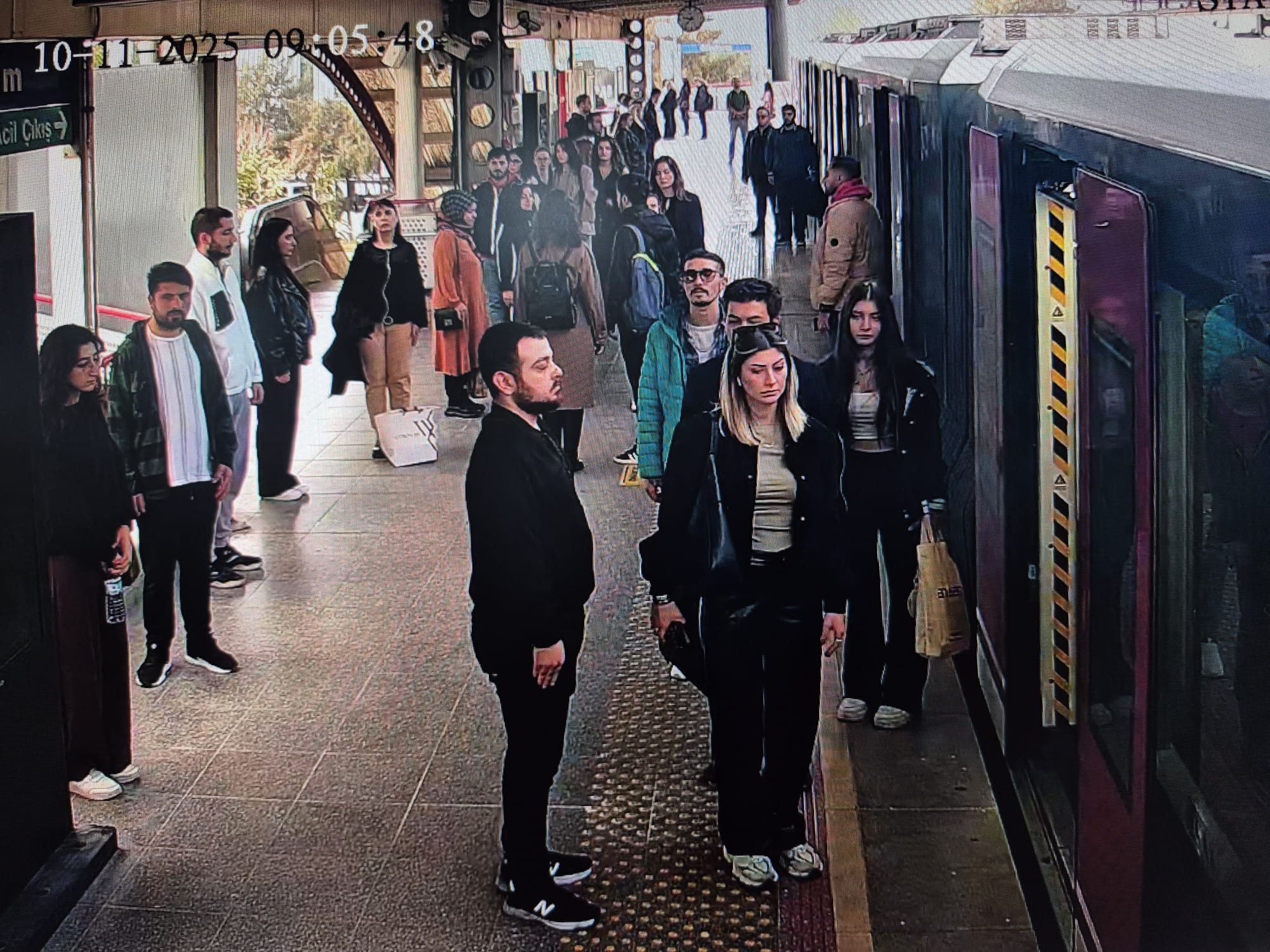 Saatler 0905I Gosterdi Izmirde Hayat Durdu 2