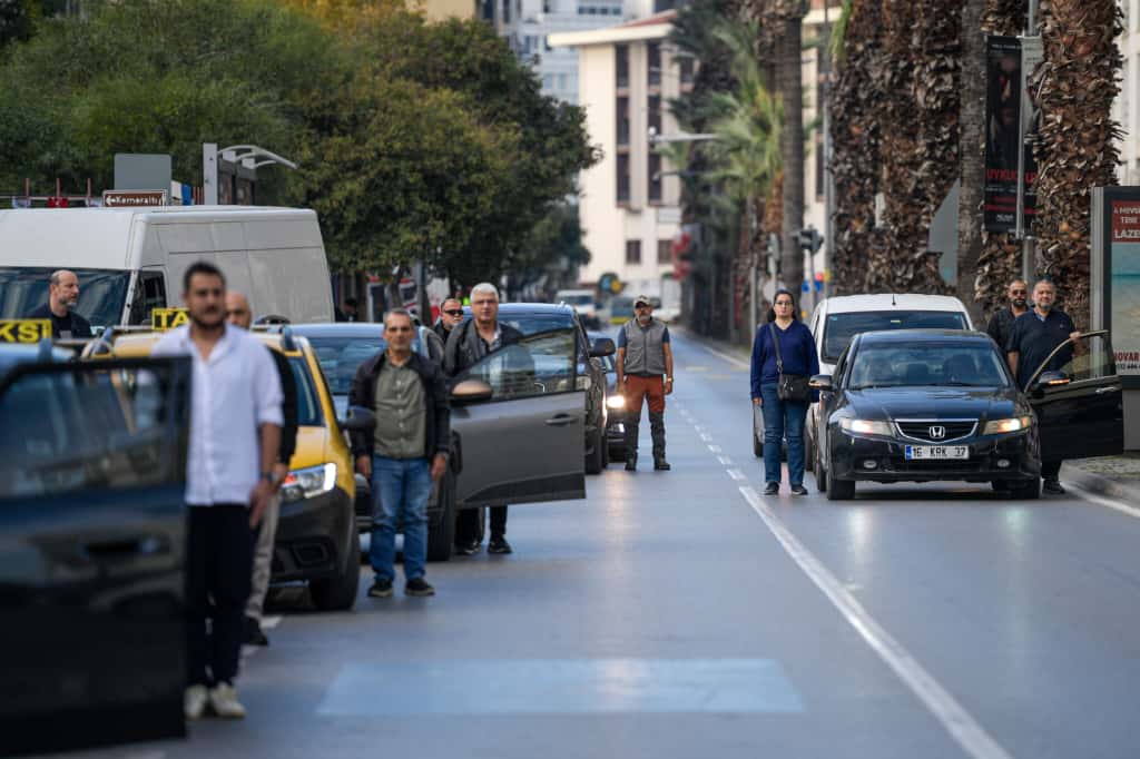 Saatler 0905I Gosterdi Izmirde Hayat Durdu 5