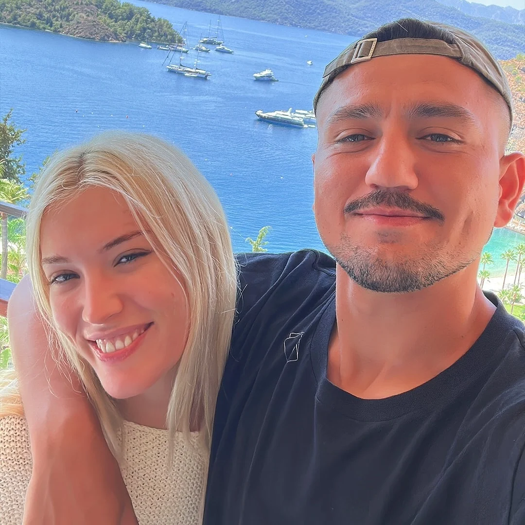 Unlu Futbolcunun Sevgilisine Hediyesi Pes Dedirtti 1