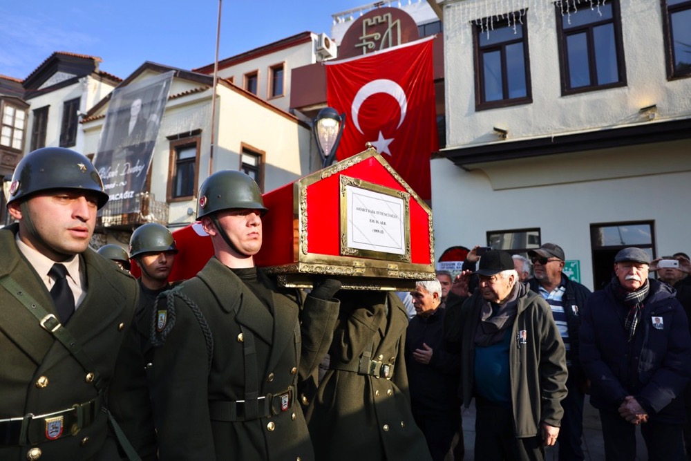 Çeşme Efsane Başkanını Uğurladıçeşme Efsane Başkanını Uğurladıphoto 2025 12 21 16 28 30