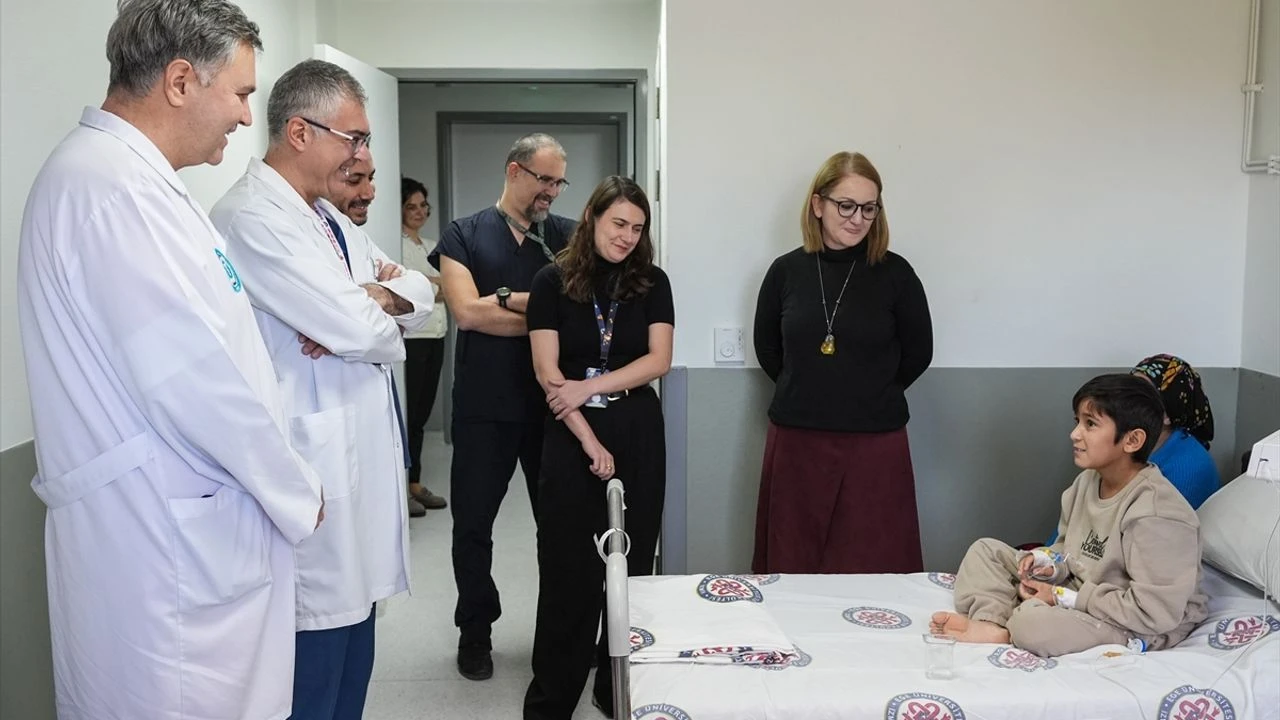Evladina Karaciger Dokusunu Veren Annenin Uyaninca Ilk Sorusu Oglum Yemek Yedi Mi Oldu