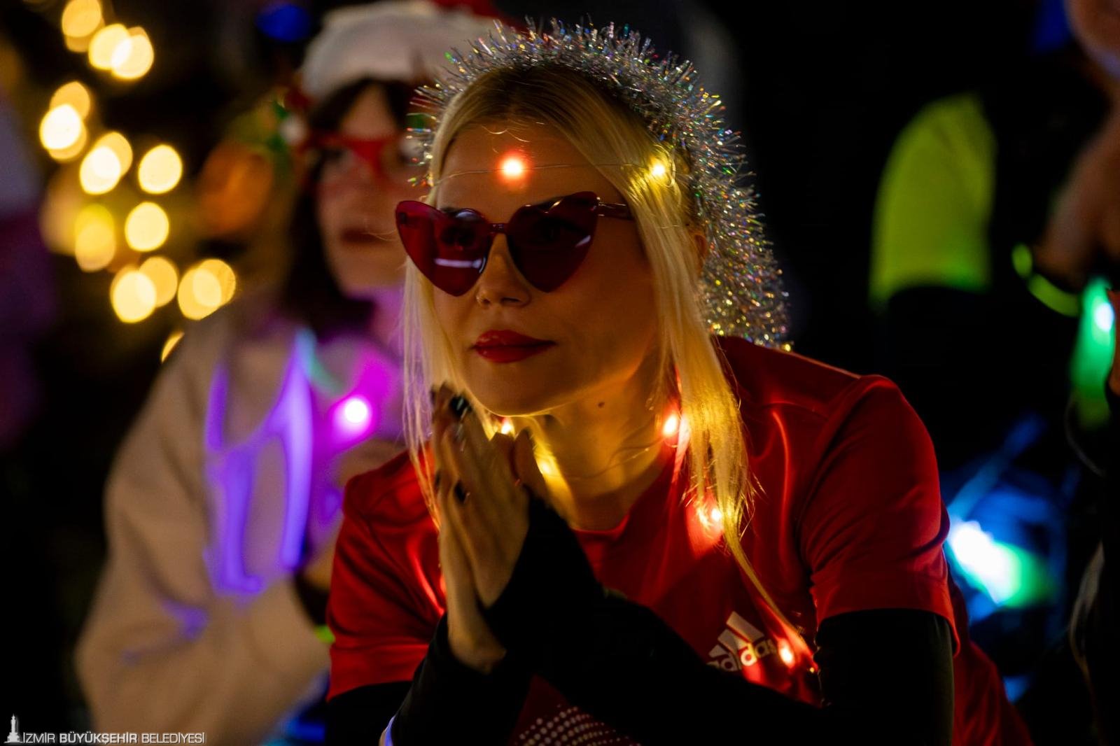 Izmirde Binler En Uzun Gece Icin Kostu Isigini Al Gel 2