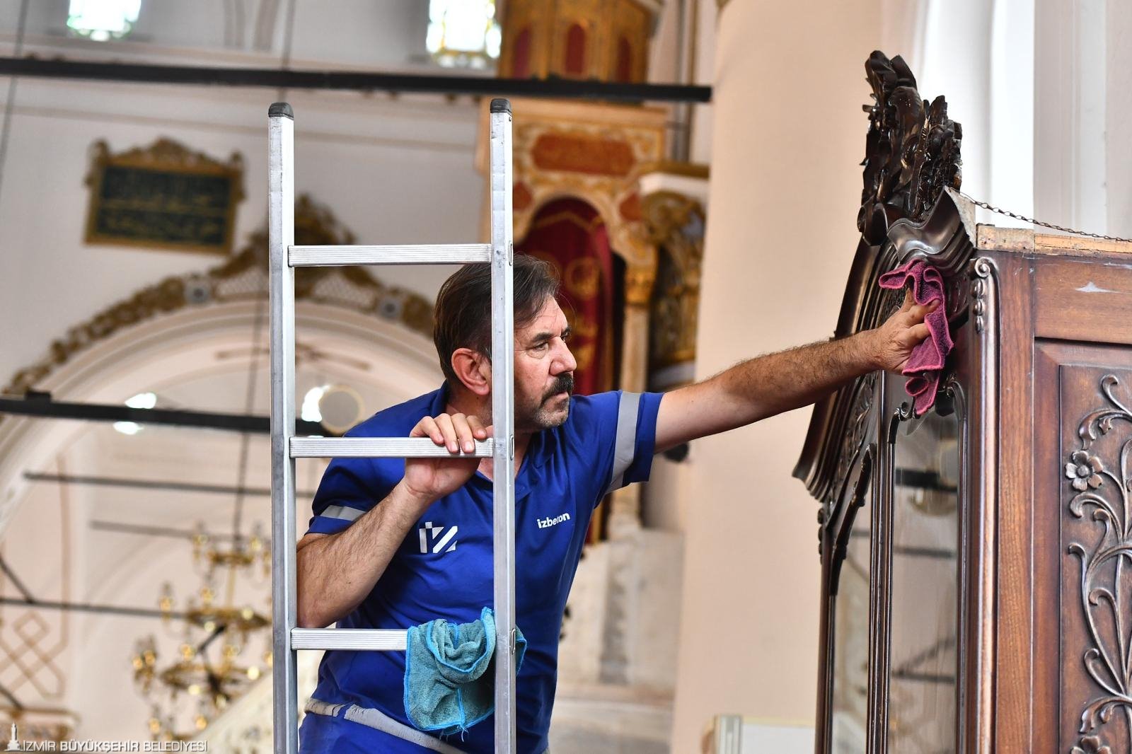 Izmirin Ibadethanelerinde Dip Bucak Temizlik 3