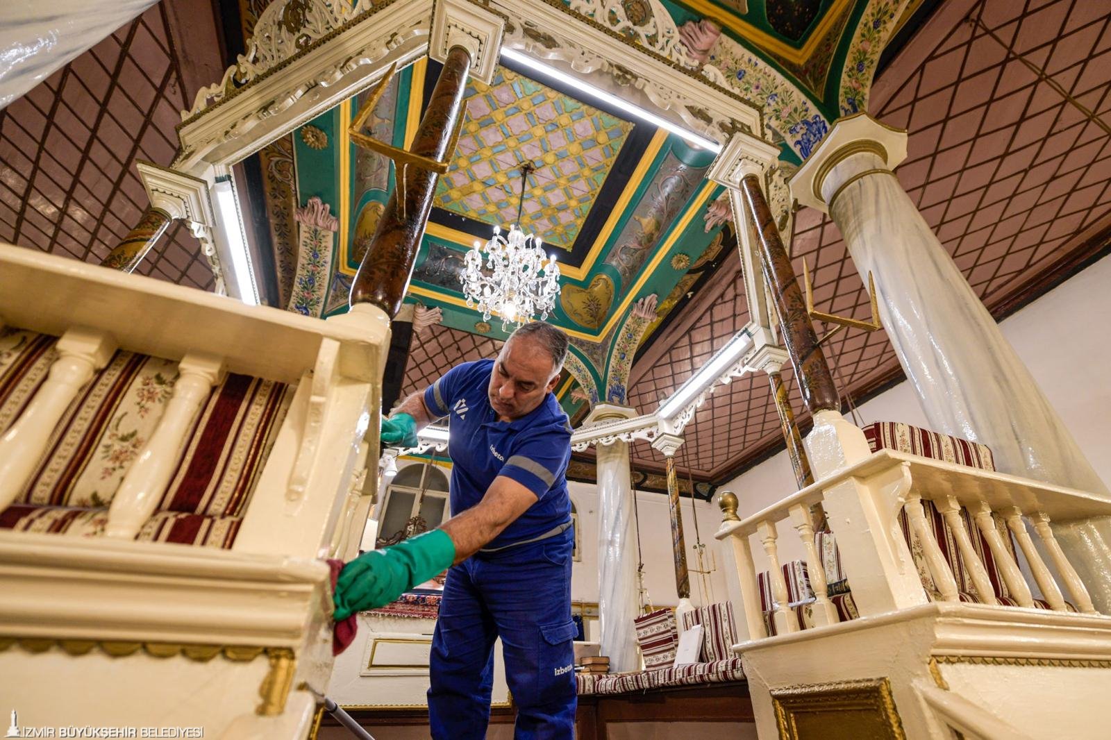 Izmirin Ibadethanelerinde Dip Bucak Temizlik 4
