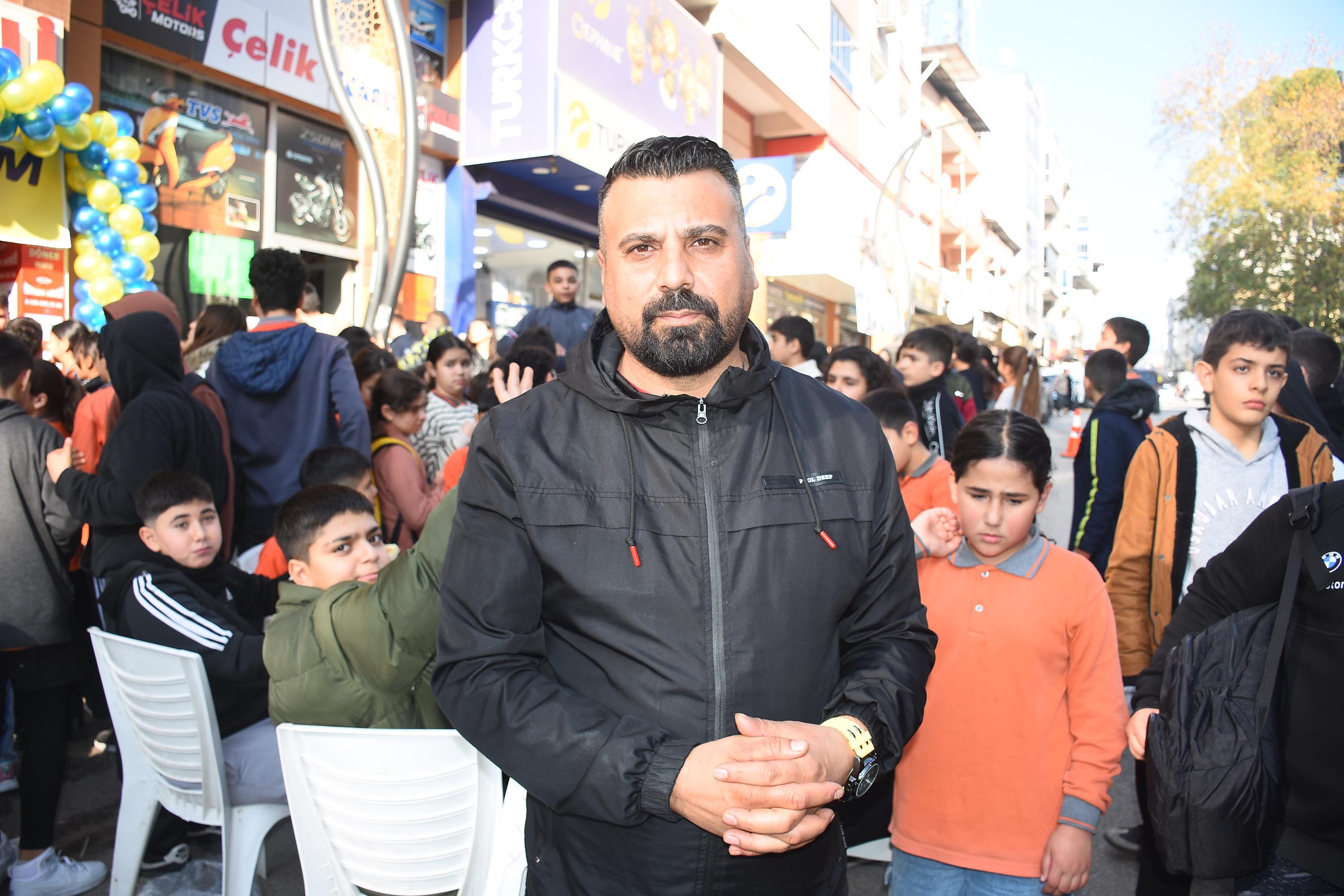 Izmirli Donerci Sadettin Sarana Verdigi Sozu Tuttu Izdiham Yasandi 2