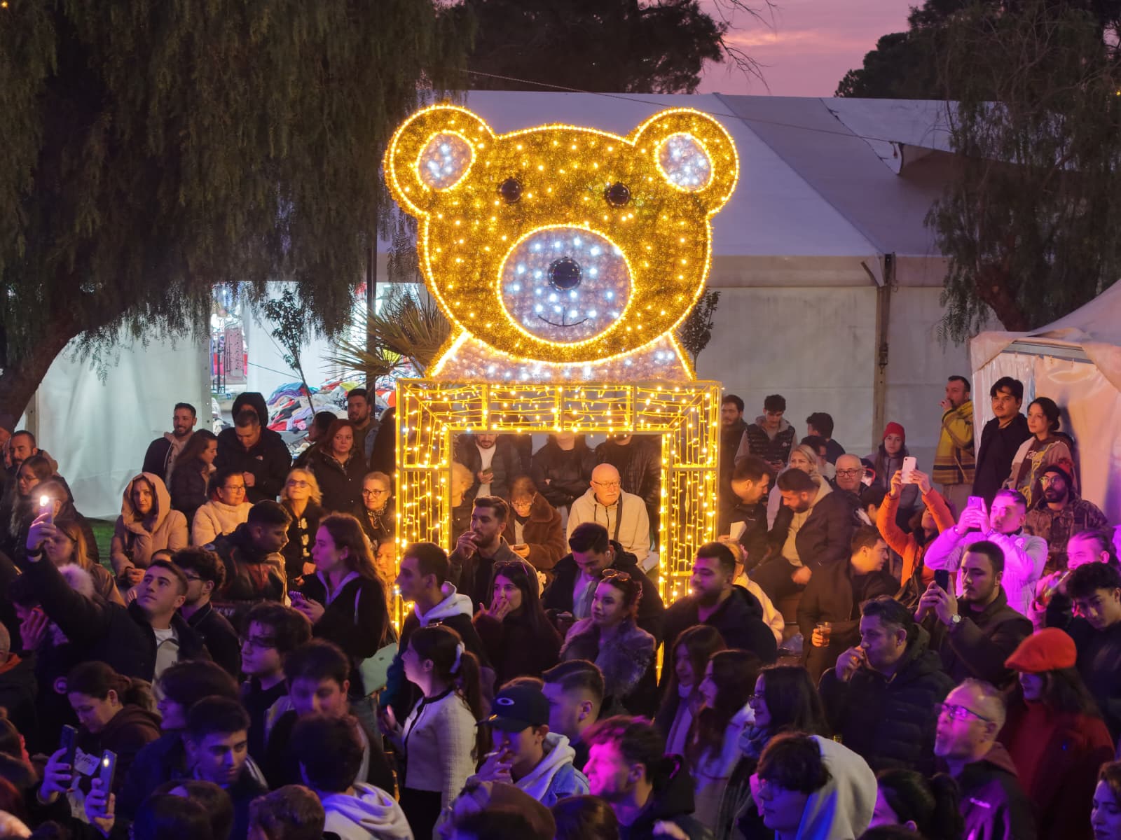 Karsiyaka Yeni Yil Festivalinde Anil Piyanci Coskusu 3