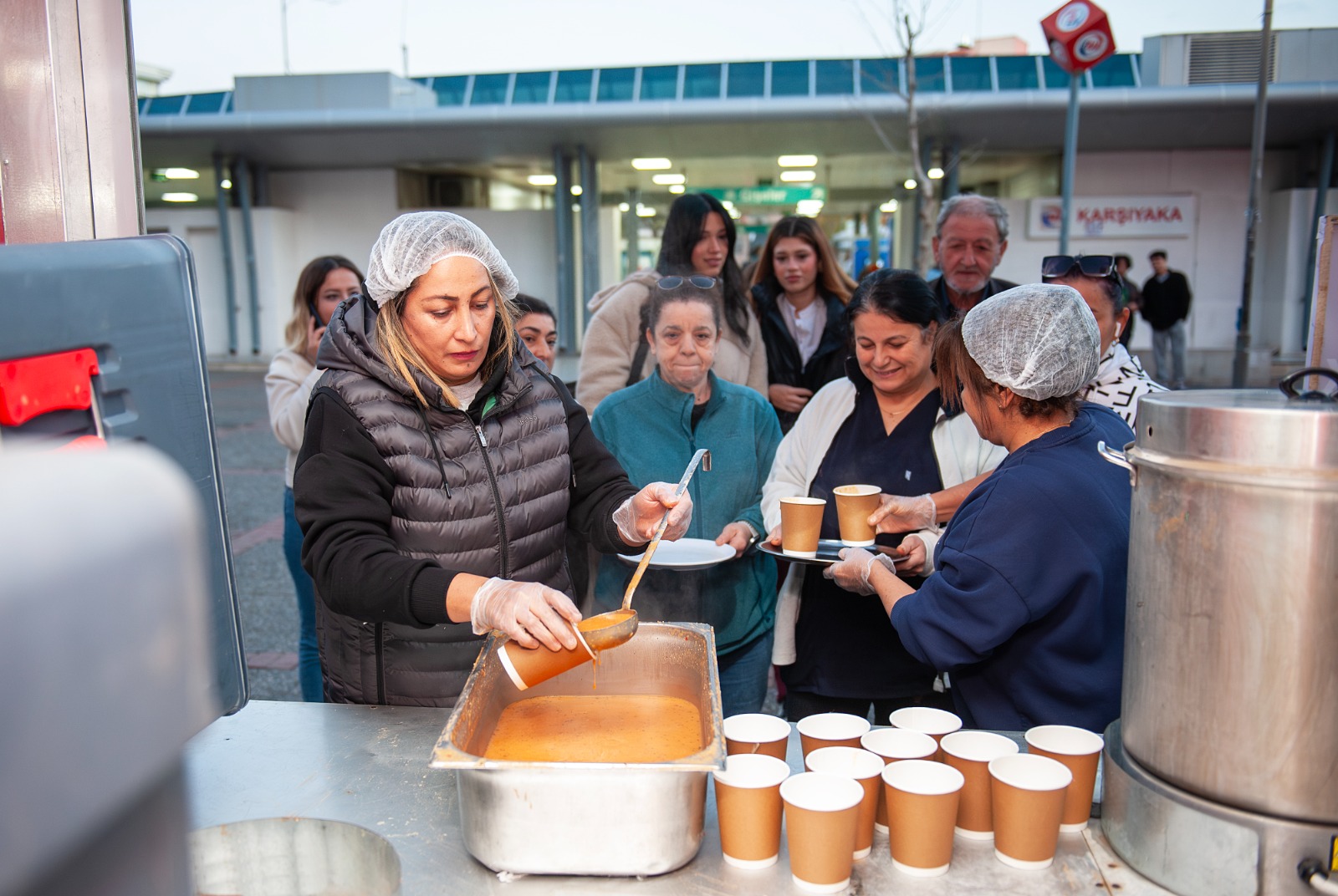 Karsiyakada Soguk Sabahlara Sicak Dokunus 2