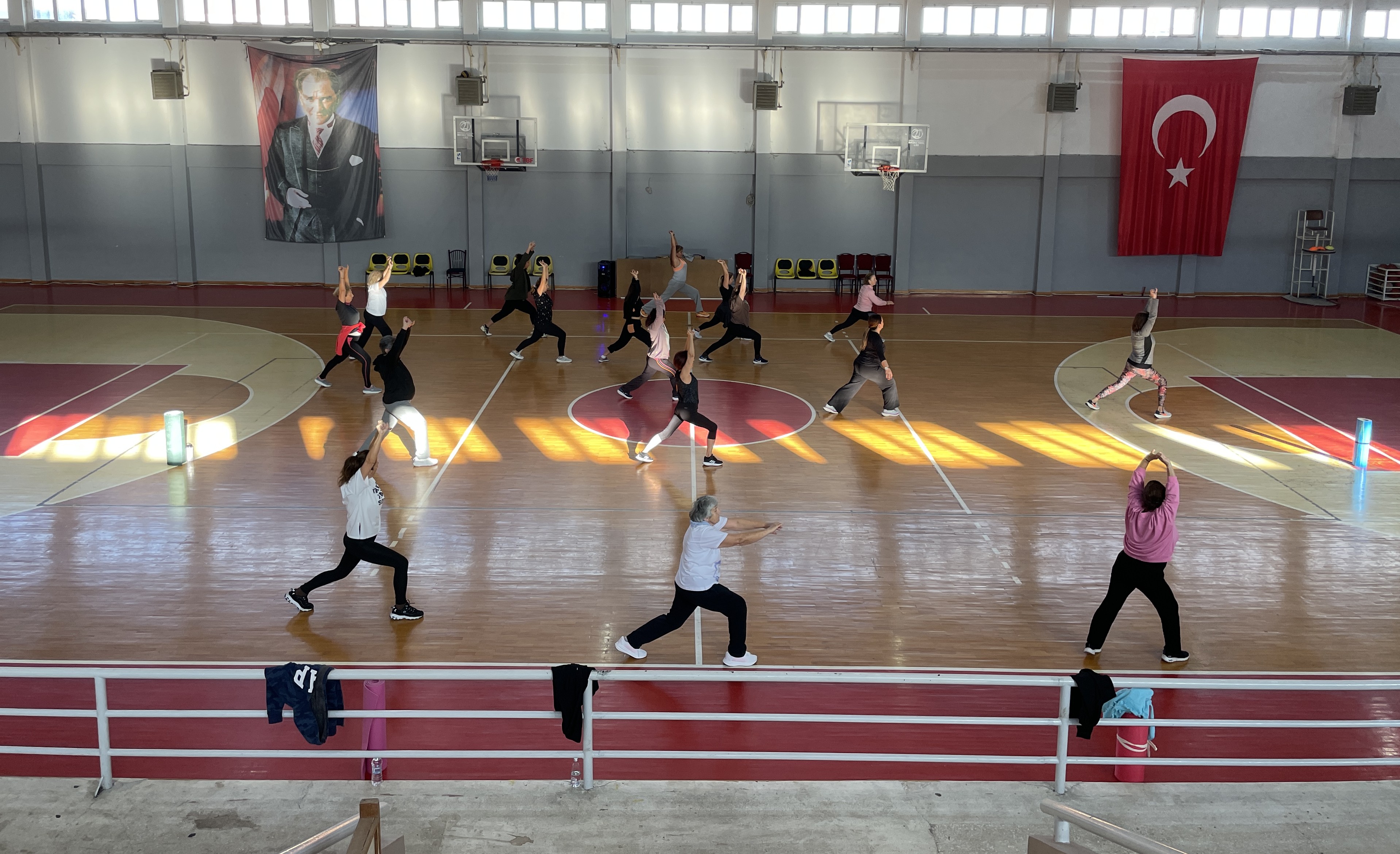 Narlidere’de Kadinlar Güne Sağlikli Ve Enerji̇k Başliyor (3)