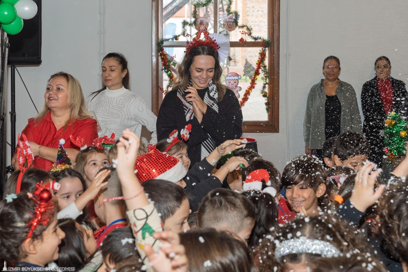 Yuvamiz Izmirli Cocuklara Yeni Yil Surprizi 3