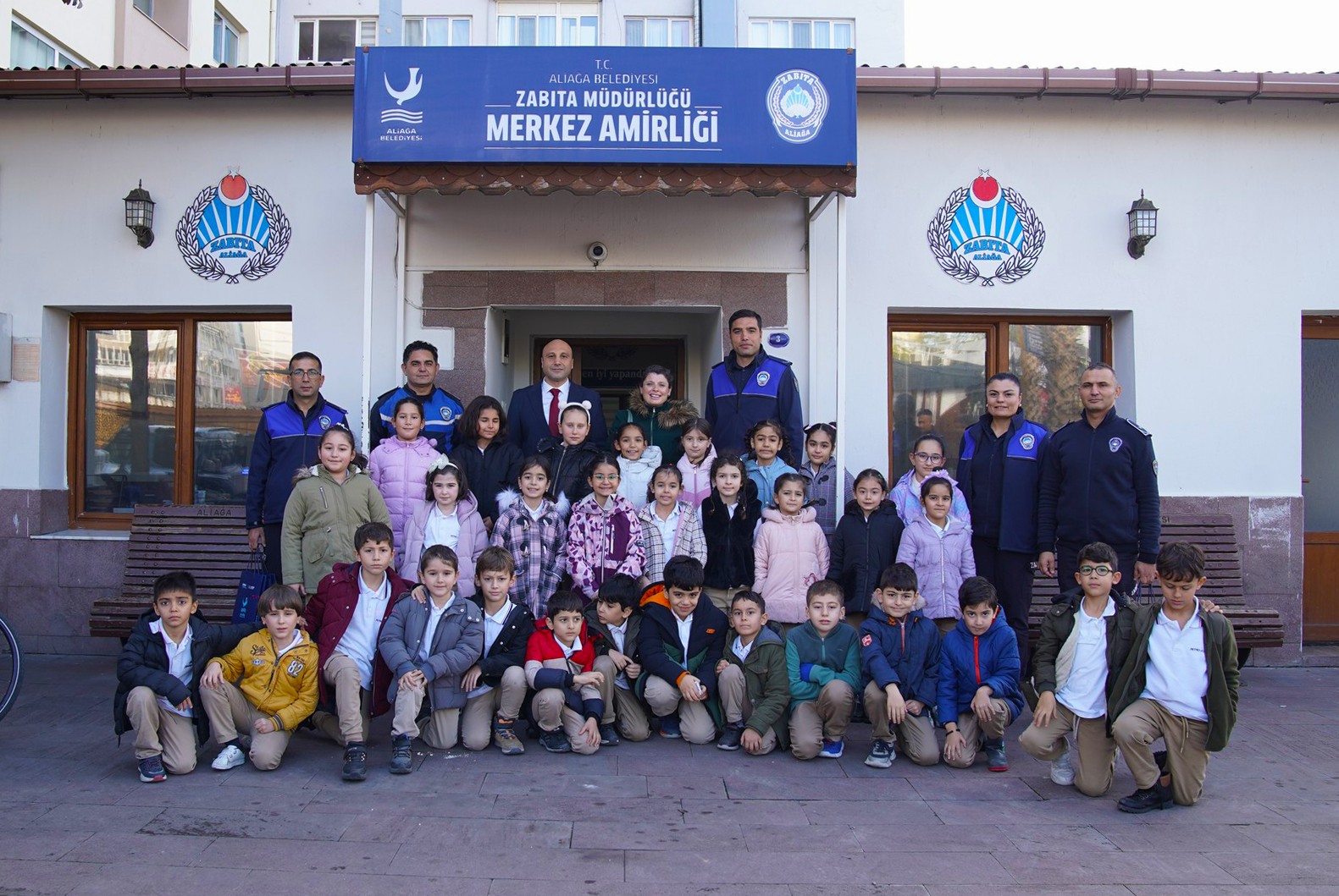 10 Aliağa Belediyesi Zabıta Müdürlüğü Minik Misafirlerini Ağırladı