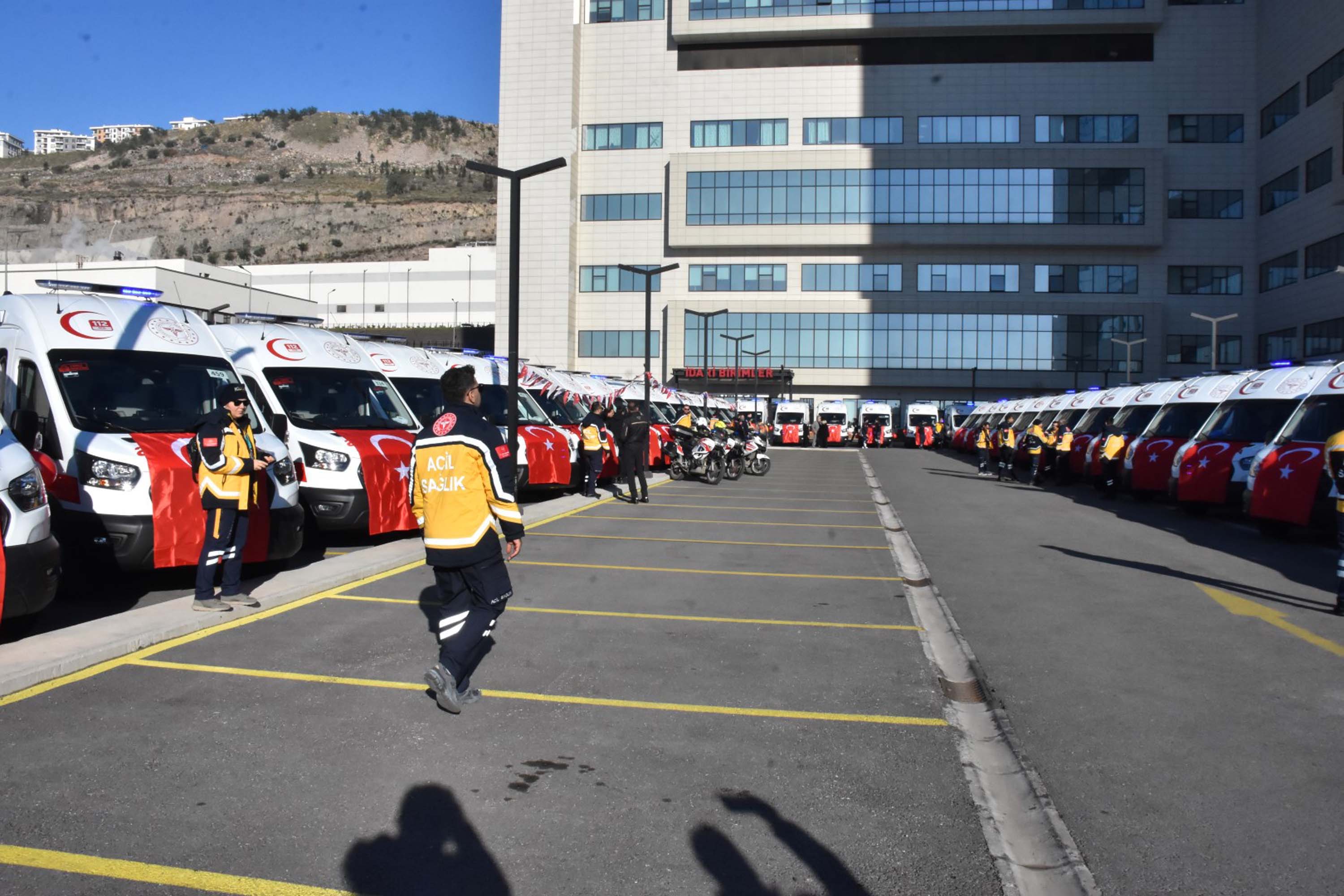 I Z M I R D E 45 Y E N I A M B U L A N S T O R E N L E H I Z M E T 1116569 331518