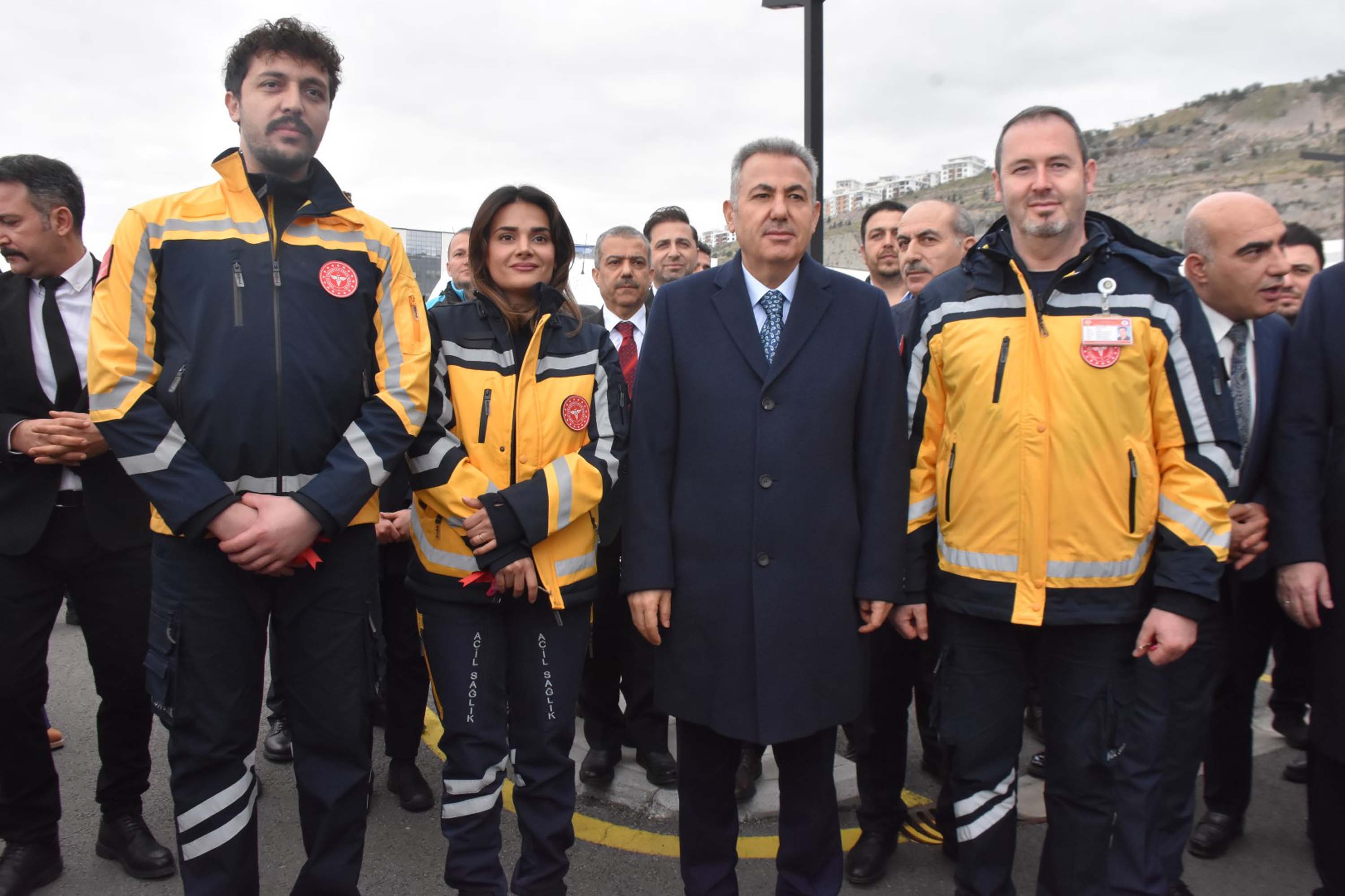 I Z M I R D E 45 Y E N I A M B U L A N S T O R E N L E H I Z M E T 1116574 331518