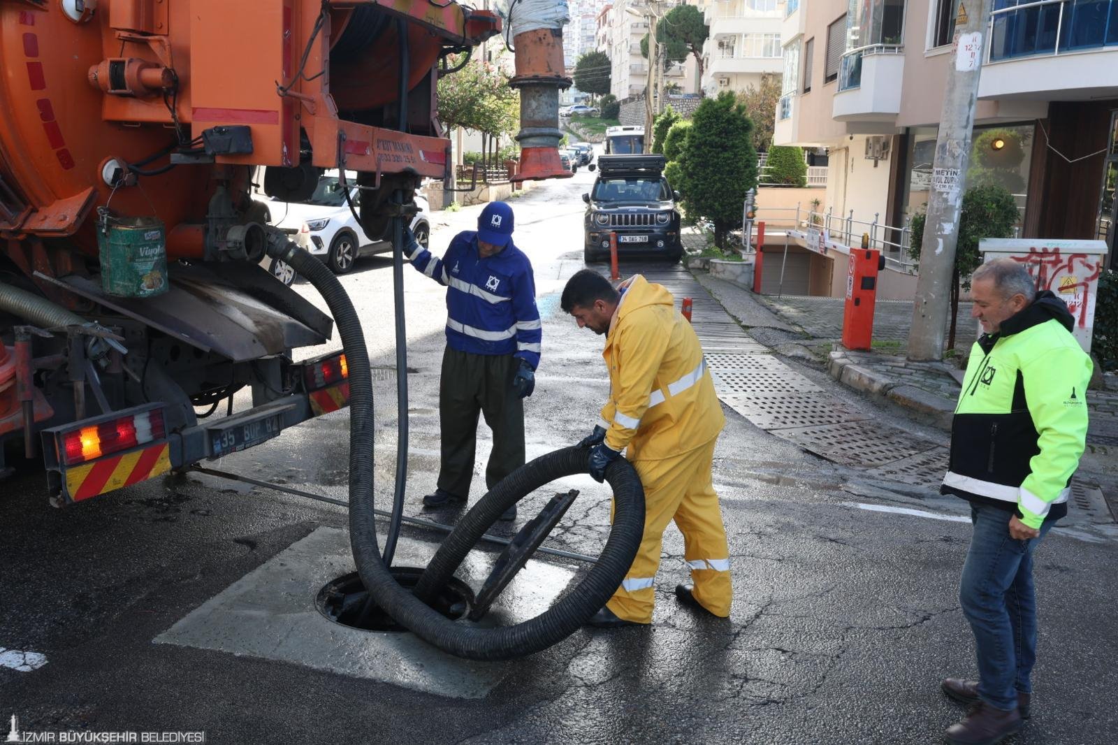 Izmiri Saganak Vurdu Buyuksehir Ekipleri Teyakkuzda 3