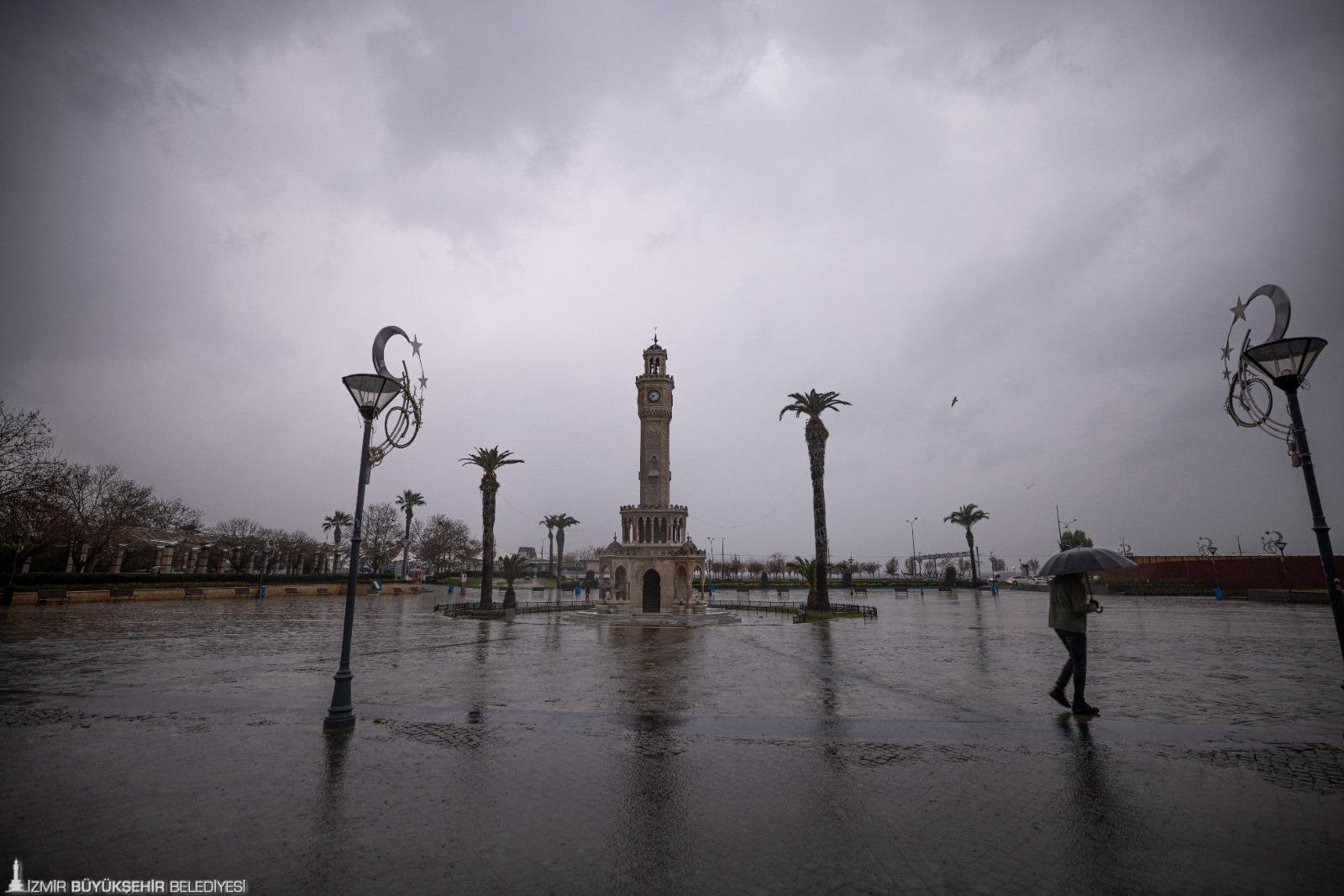 Izmiri Saganak Vurdu Buyuksehir Ekipleri Teyakkuzda 5