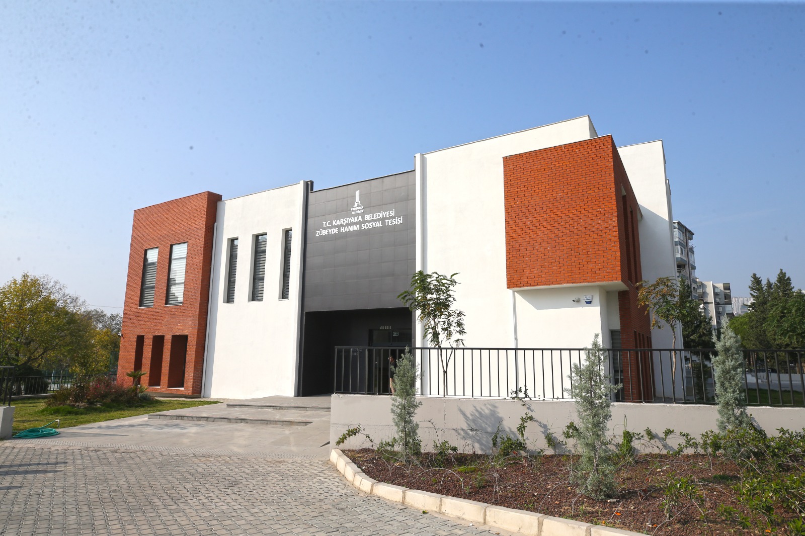 Karsiyakada Dayanismanin Adresi Zubeyde Hanim Sosyal Tesisi 2