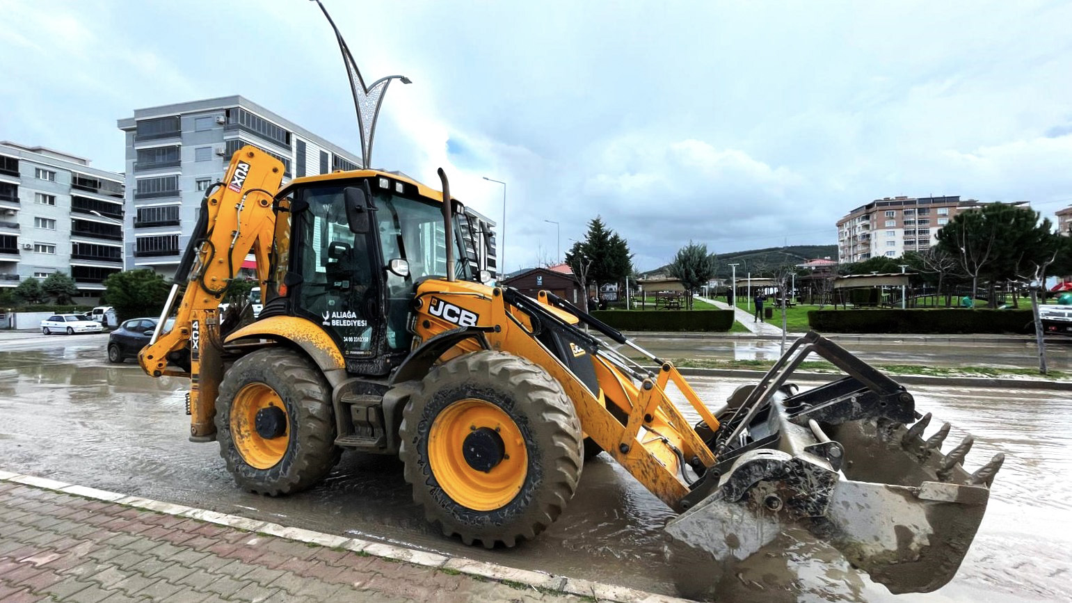 12 Aliağa Belediyesi Yağmur Sonrası Sahada