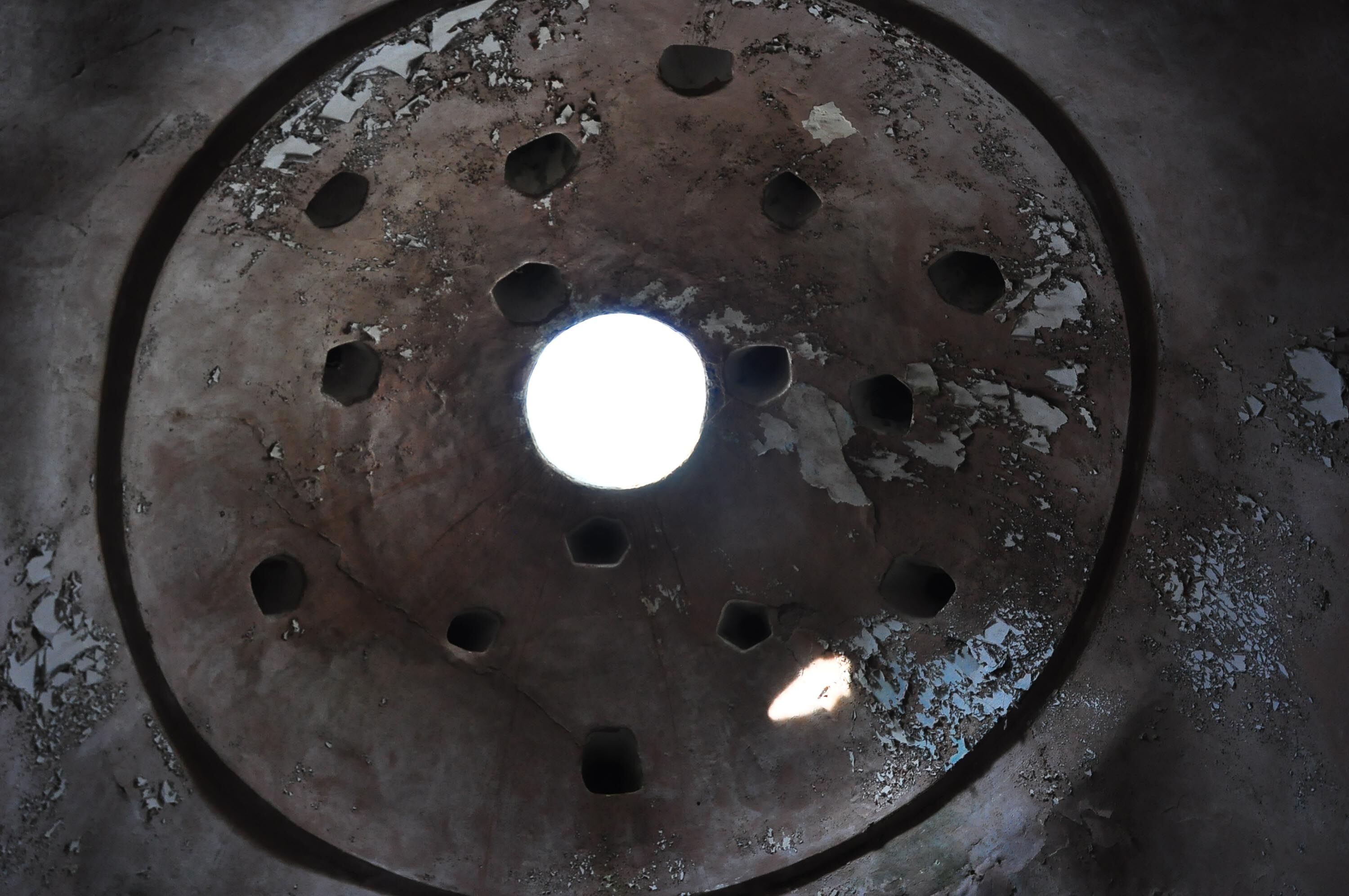 6 Asirlik Hamamin Tavani Coktu Duvarlari Yikildi 4