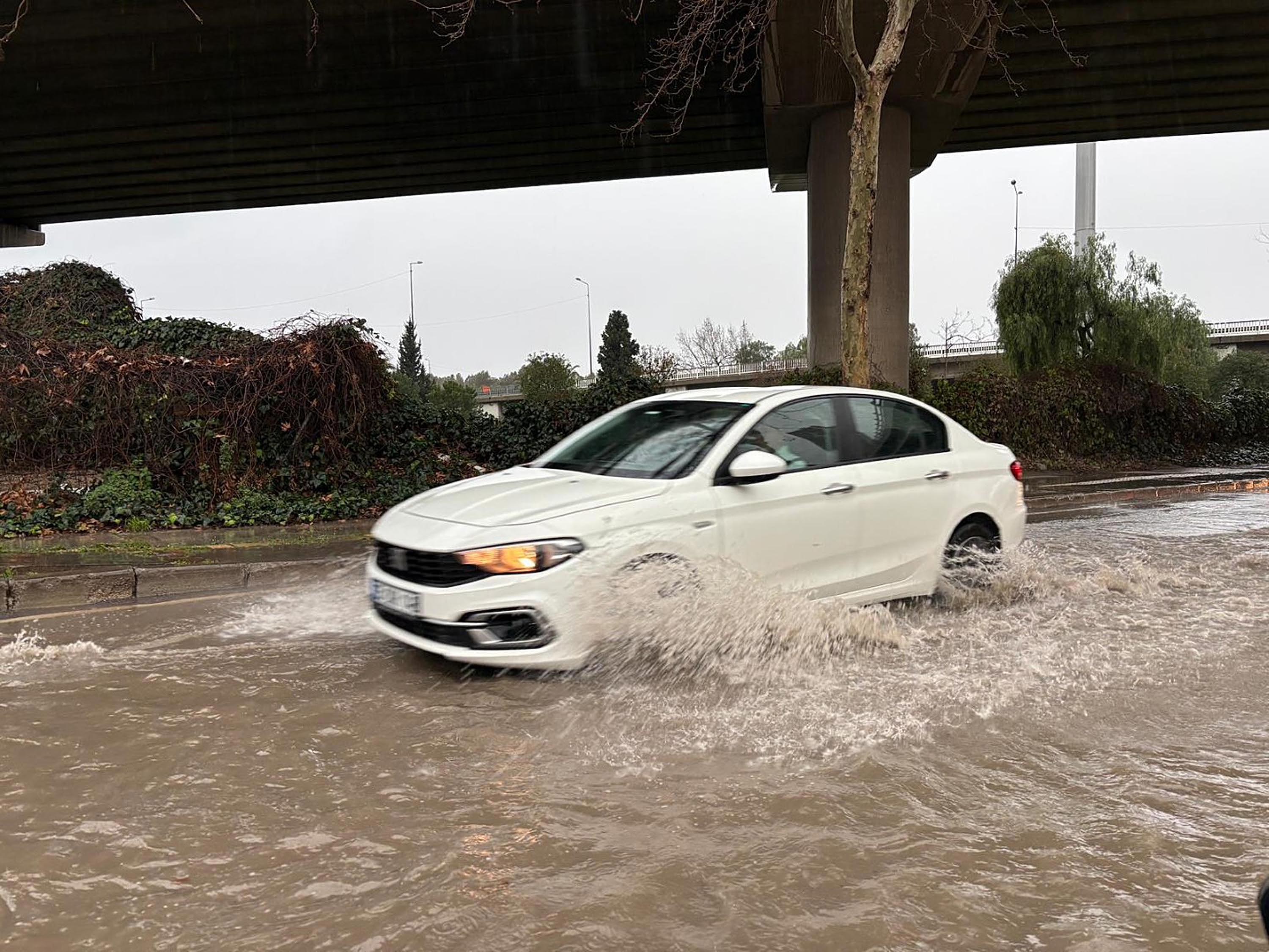 I Z M I R D E S A G A N A K C A D D E V E S O K A K L A R G O L E 1144935 339946