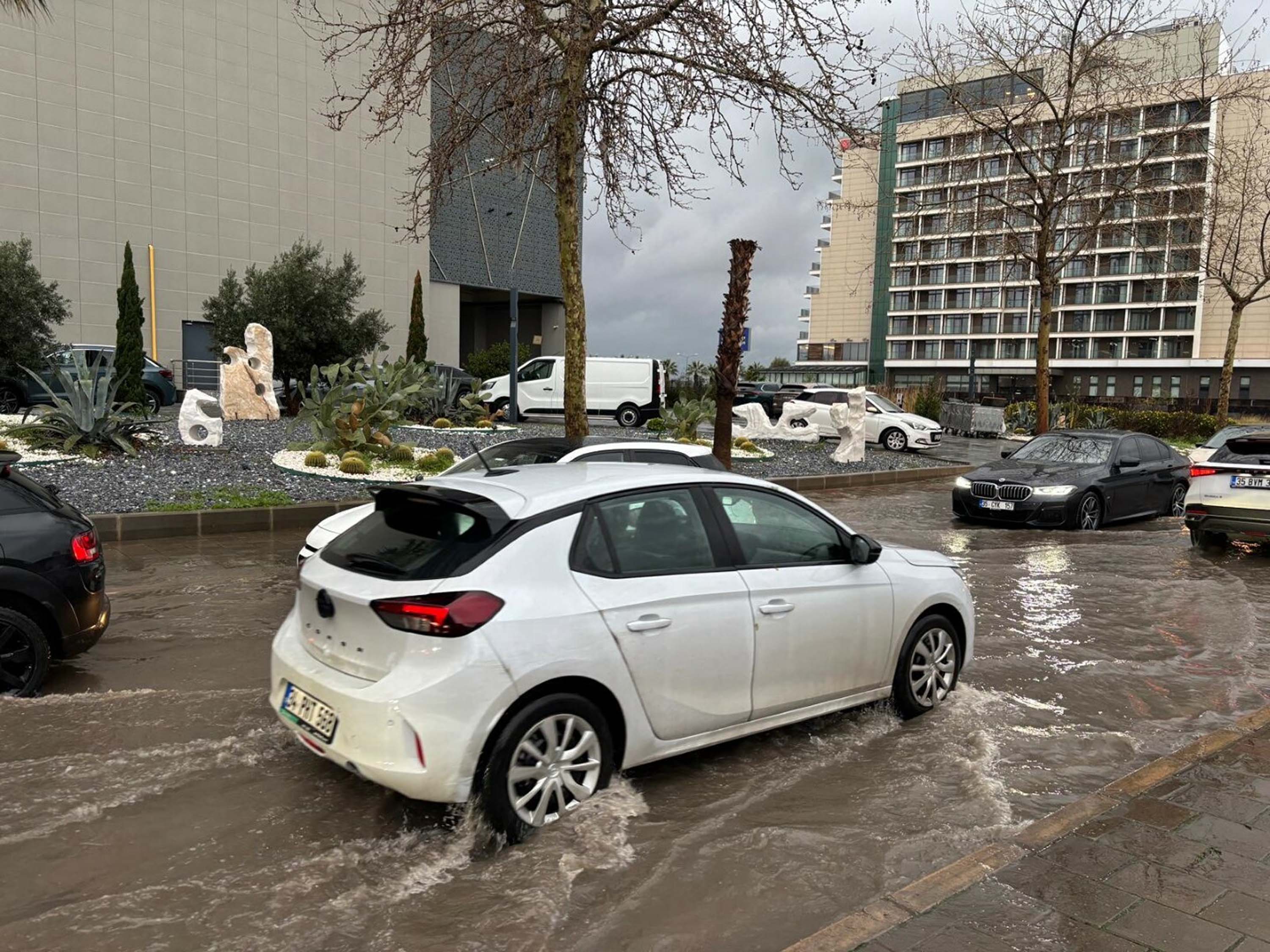 I Z M I R’ D E S A G A N A K C A D D E V E S O K A K L A R G O L E 1173217 348502