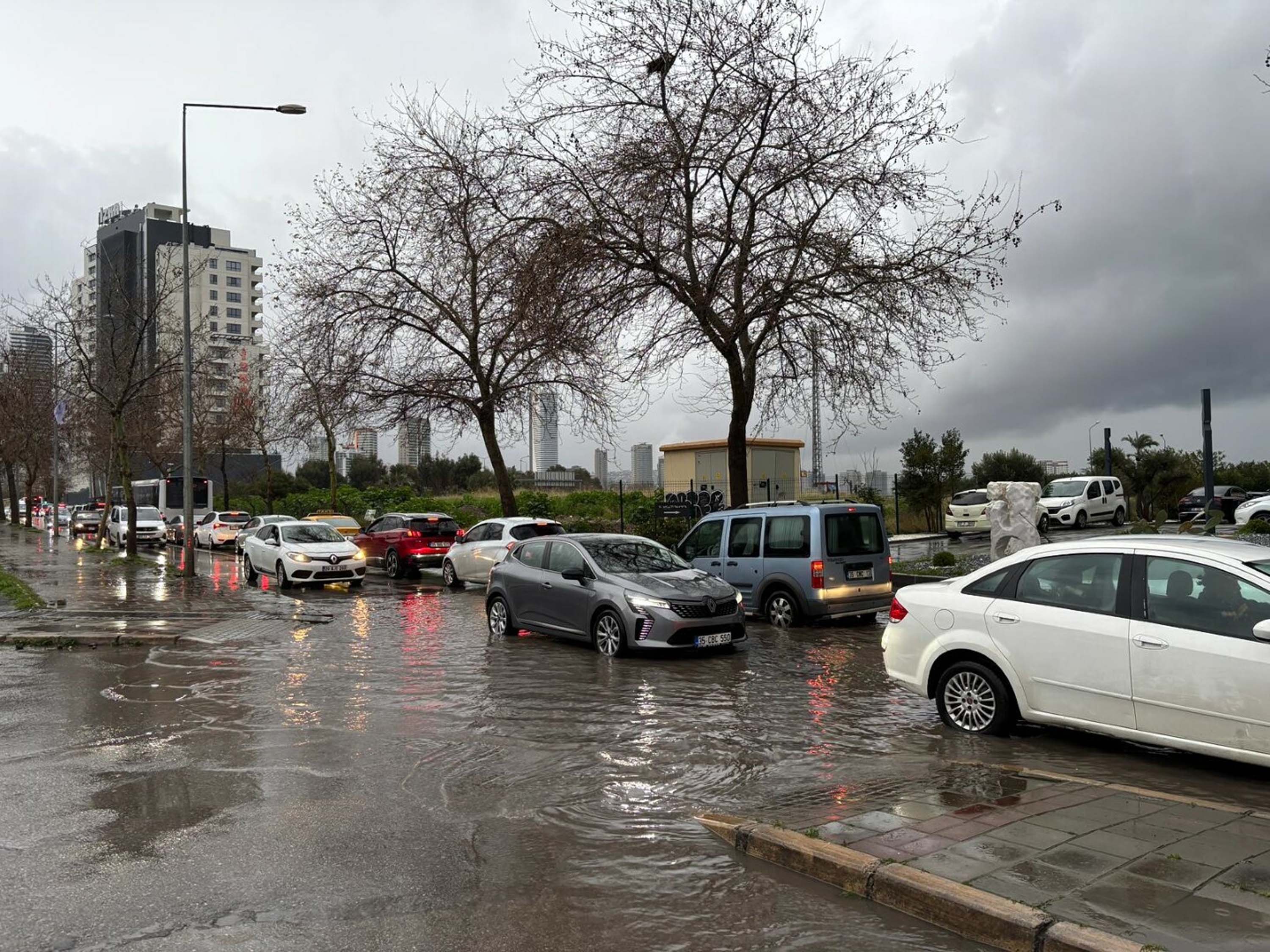 I Z M I R’ D E S A G A N A K C A D D E V E S O K A K L A R G O L E 1173219 348502