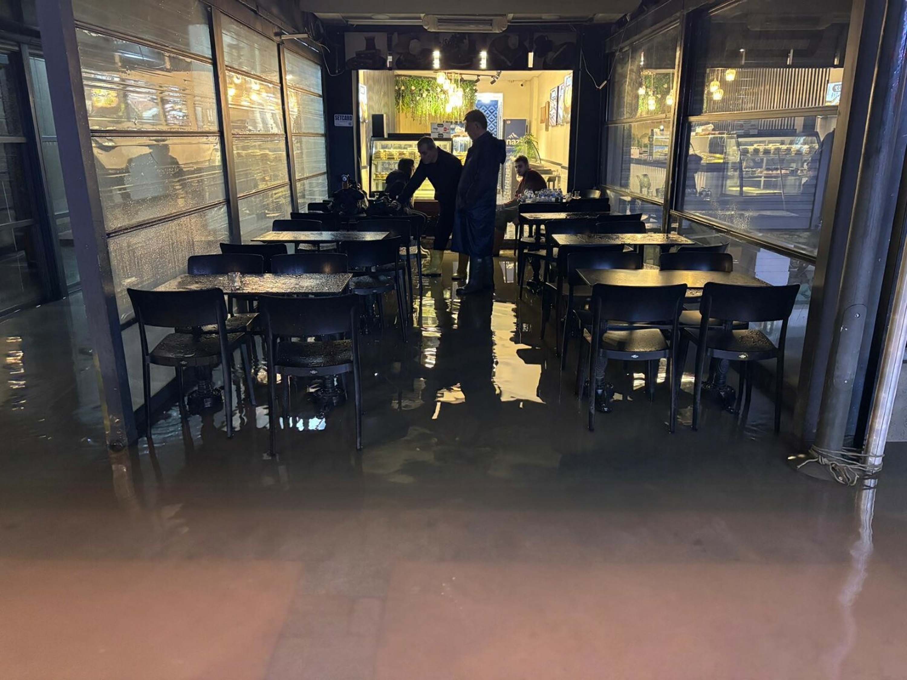 I Z M I R’ D E S A G A N A K C A D D E V E S O K A K L A R G O L E 1173272 348513