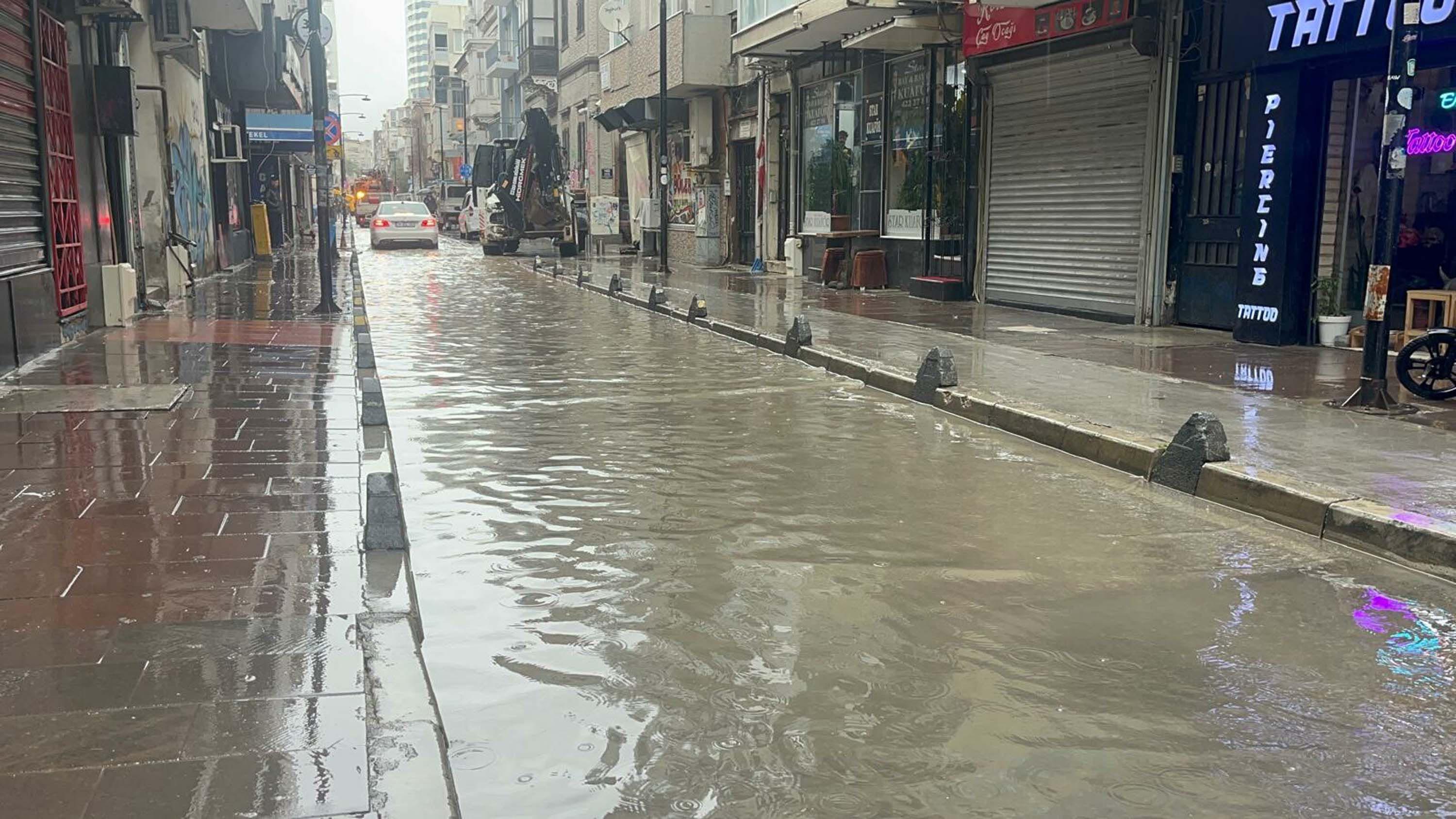 I Z M I R’ D E S A G A N A K D E N I Z I N R E N G I D E G I S T I 1146591 340450