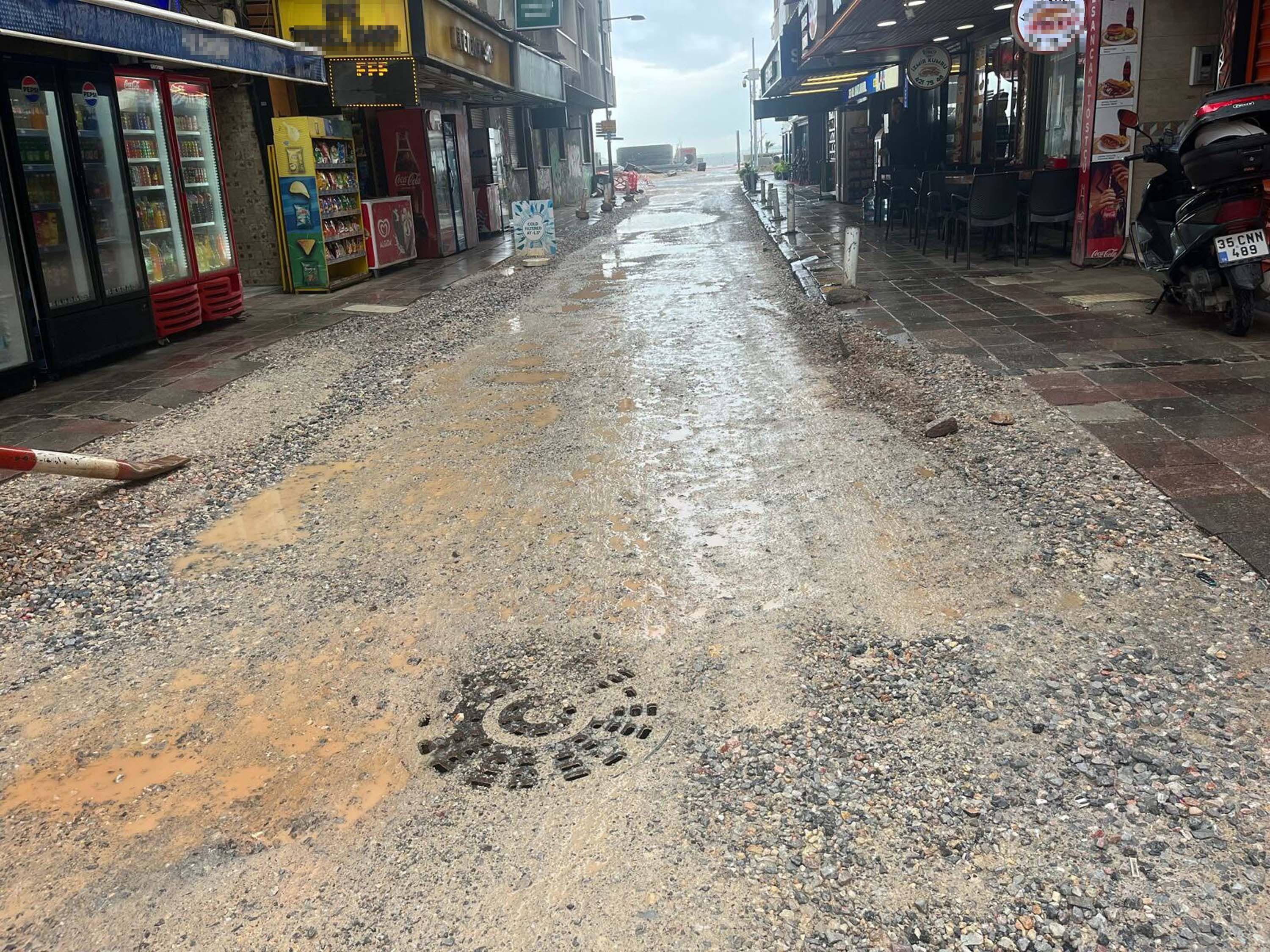 I Z M I R’ D E S A G A N A K D E N I Z I N R E N G I D E G I S T I 1146593 340450