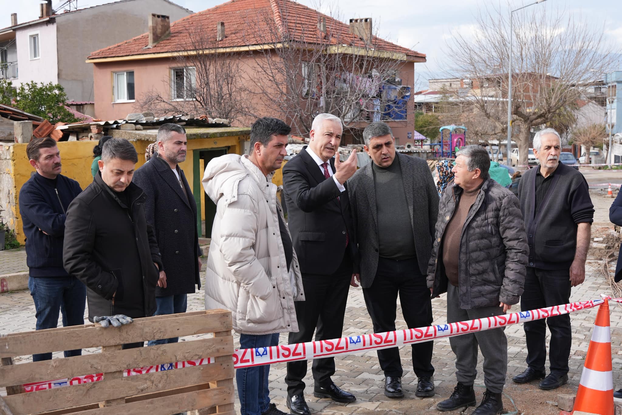 Kemalpaşa’da Seli̇n Tüm İzleri̇ Si̇li̇ni̇yor (3)