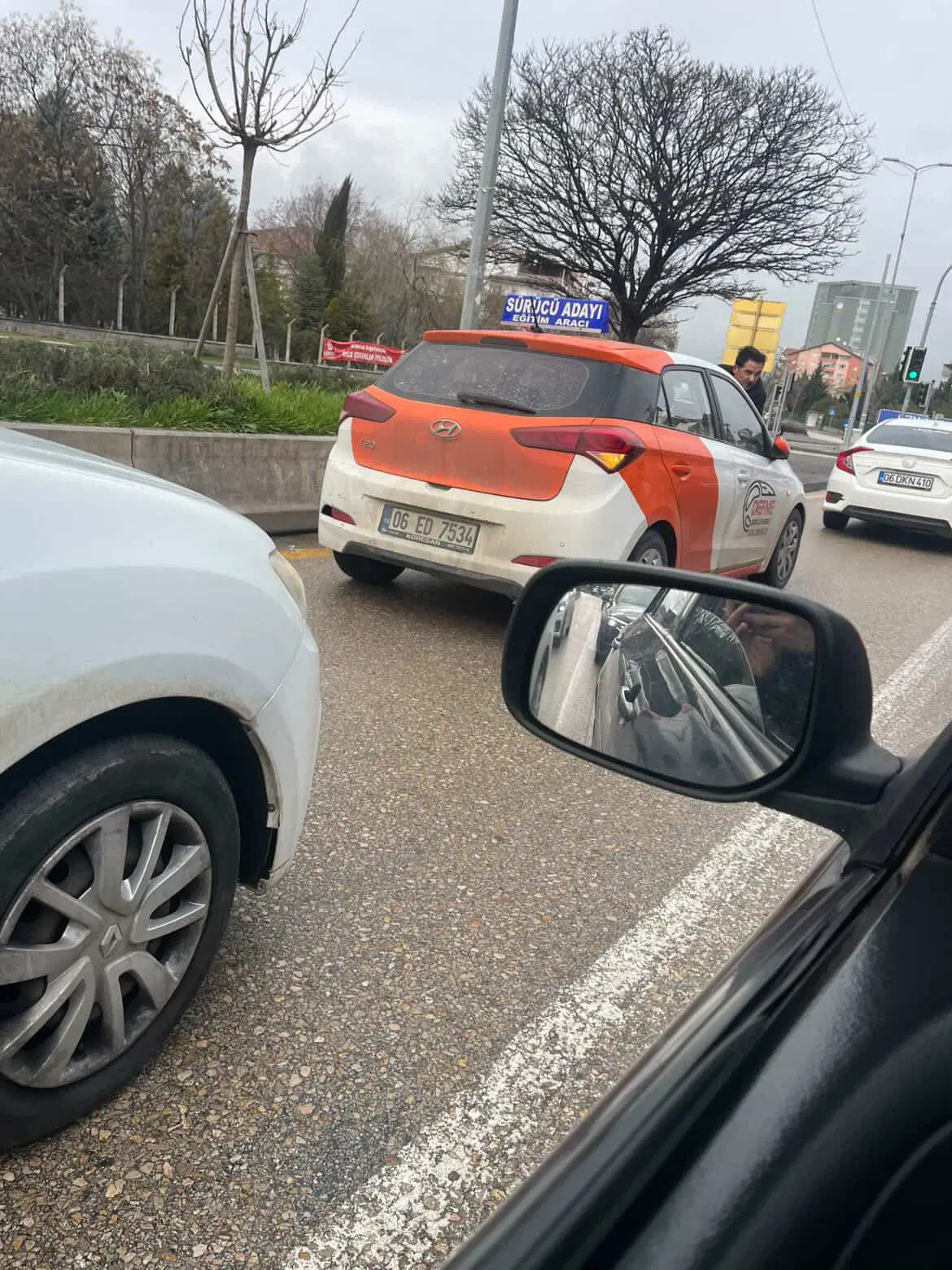 Surucu Kurusu Egitmeni Tartistigi Kisiyi Kaput Uzerinde 20 Kilometre Surukledi 1