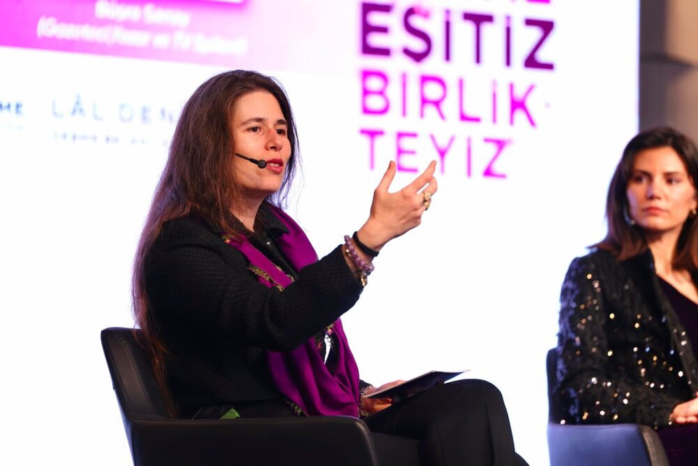 Çeşme’de 8 Mart Dünya Emekçi Kadınlar Günü “Buradayız, Eşitiz, Birlikteyiz” Temasıyla Kutlandıphoto 2026 03 08 16 50 02