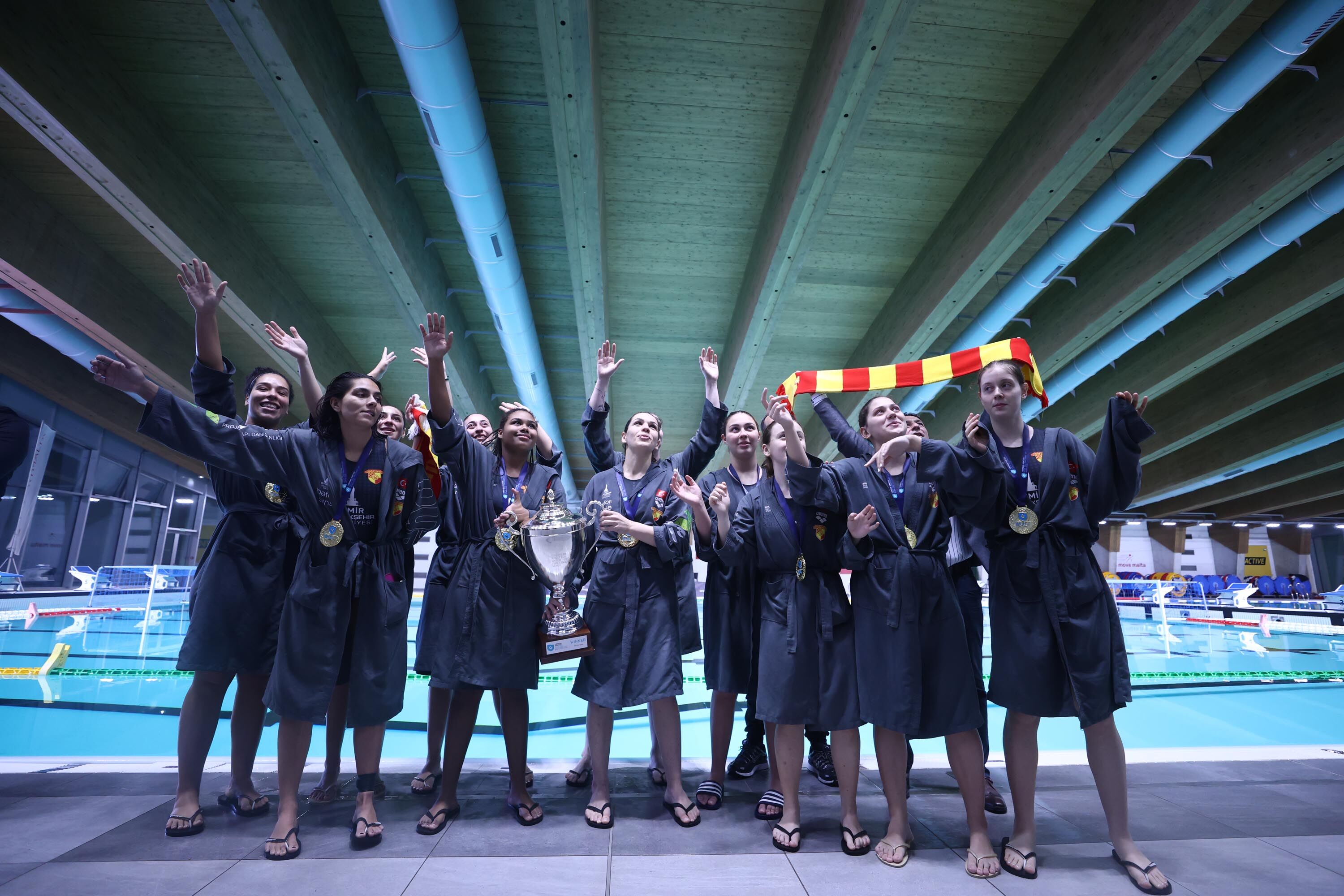 G O Z T E P E D E N S U T O P U N D A I Z M I R E U C U N C U A V R 1225079 364272