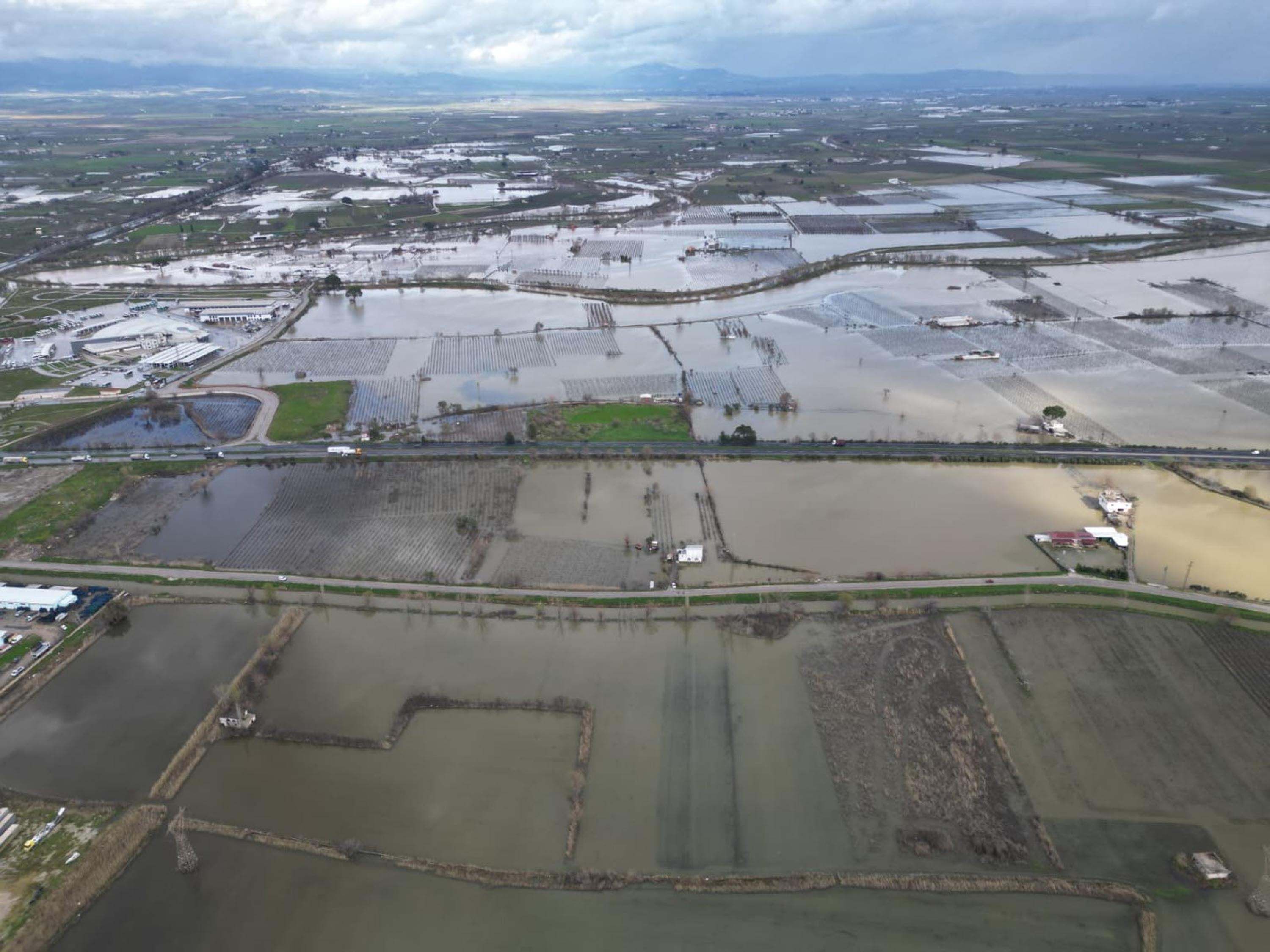 I K I N C I K E Z S U L A R A L T I N D A K A L A N G E D I Z O V A 1237208 367962