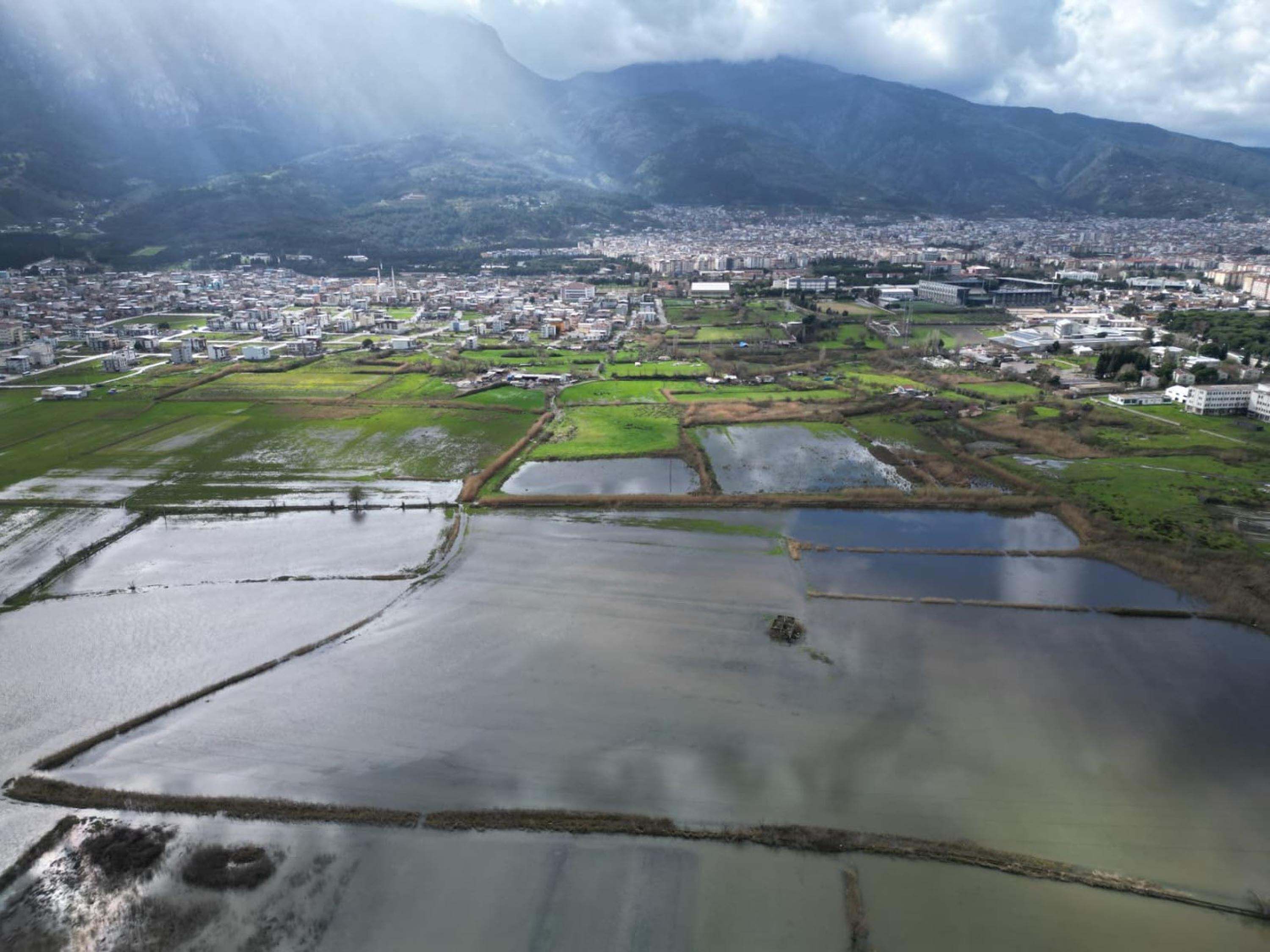 I K I N C I K E Z S U L A R A L T I N D A K A L A N G E D I Z O V A 1237211 367962