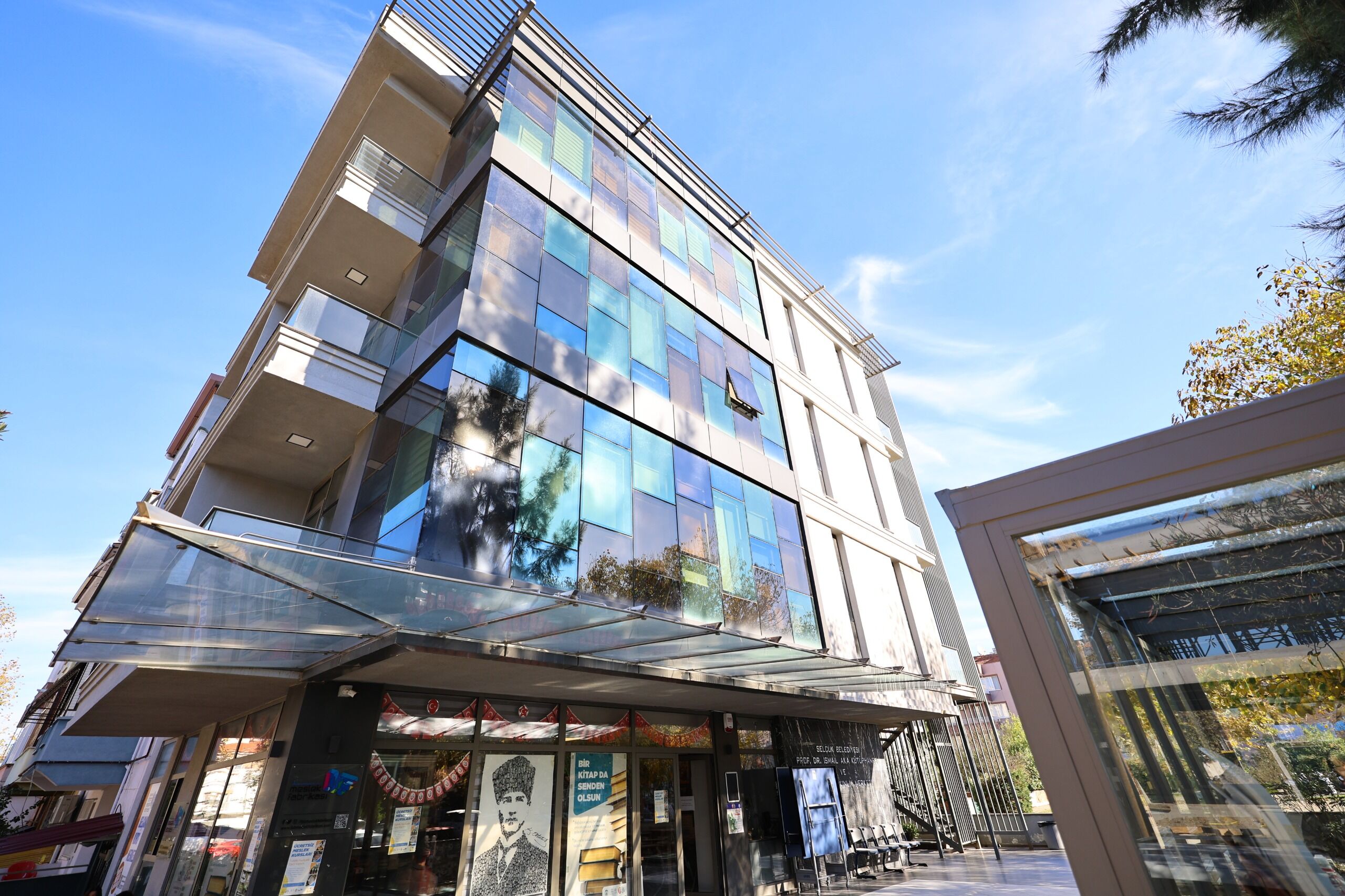 İsmai̇l Aka Kütüphanesi̇ (2)