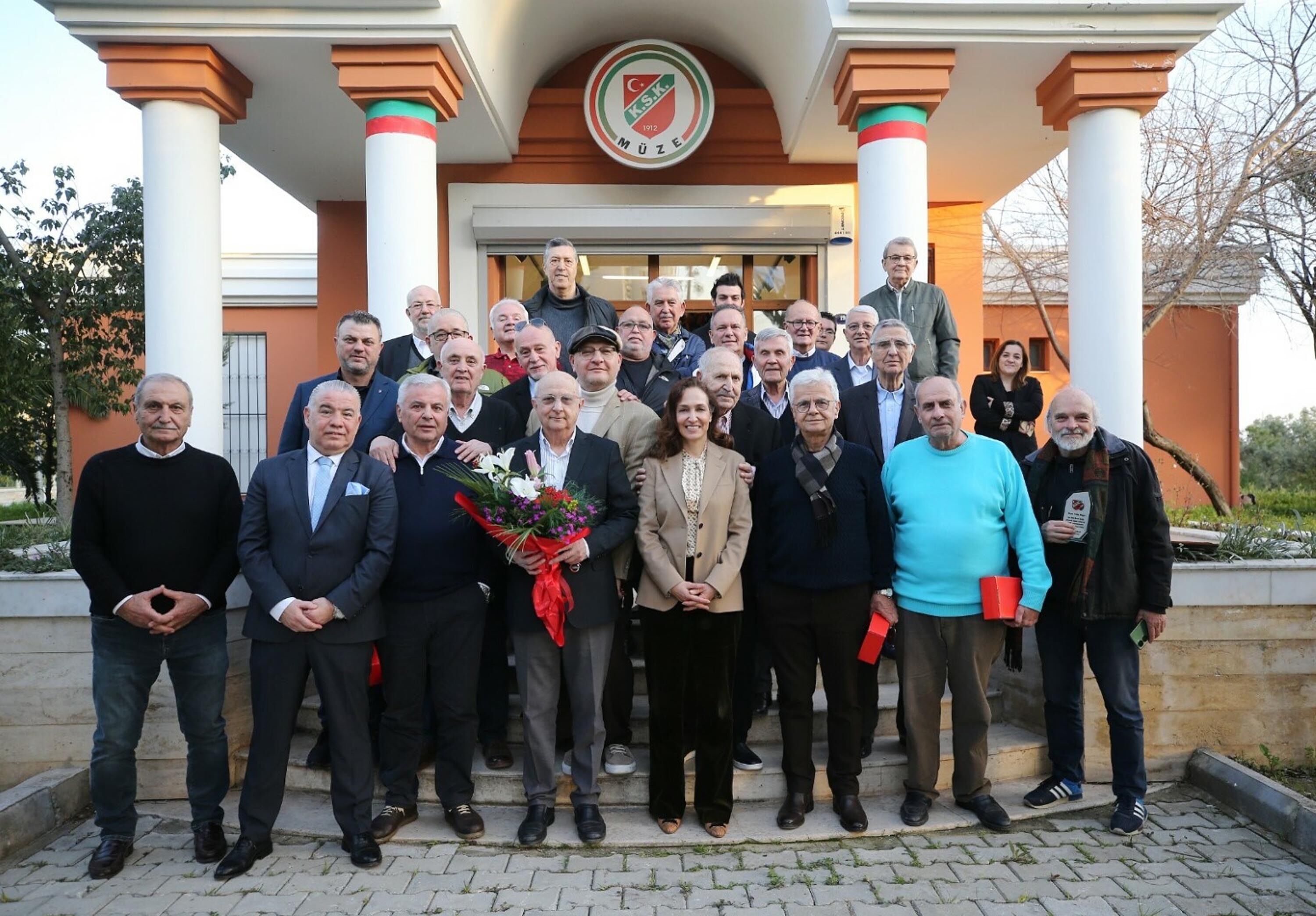 K A R S I Y A K A D I V A N I N D A O R N E K T A B L O 1196835 355892